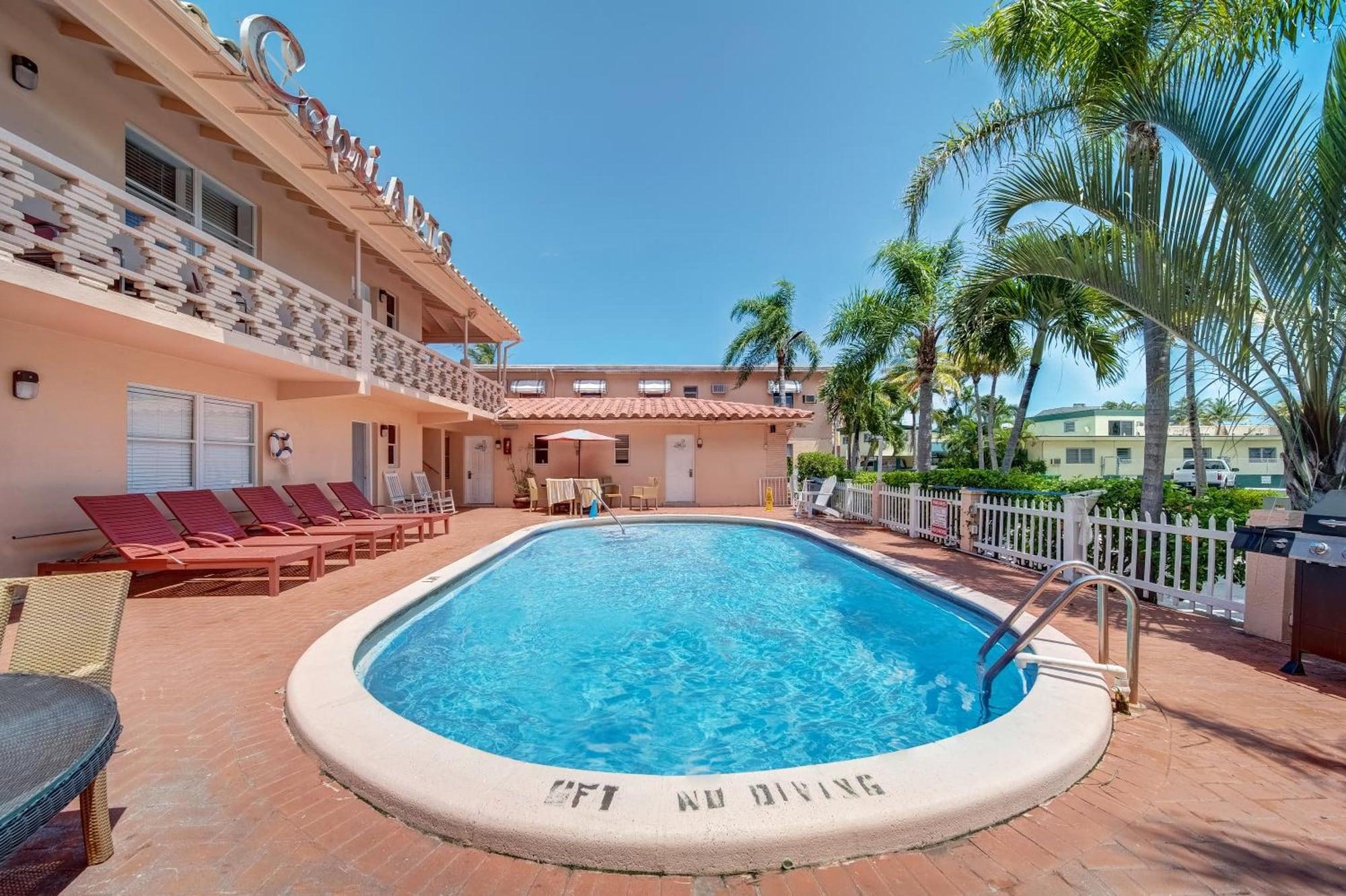 Vista da piscina Hollywood Beach Swan