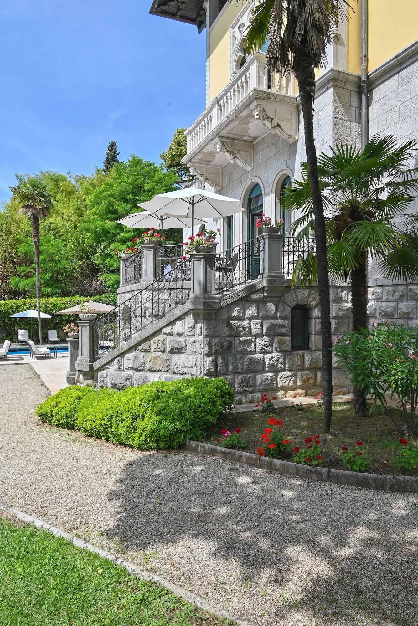 Vista Exterior Hotel Villa Astra