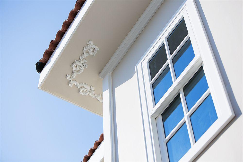 Vista Exterior Elegance East Hotel - Boutique Class