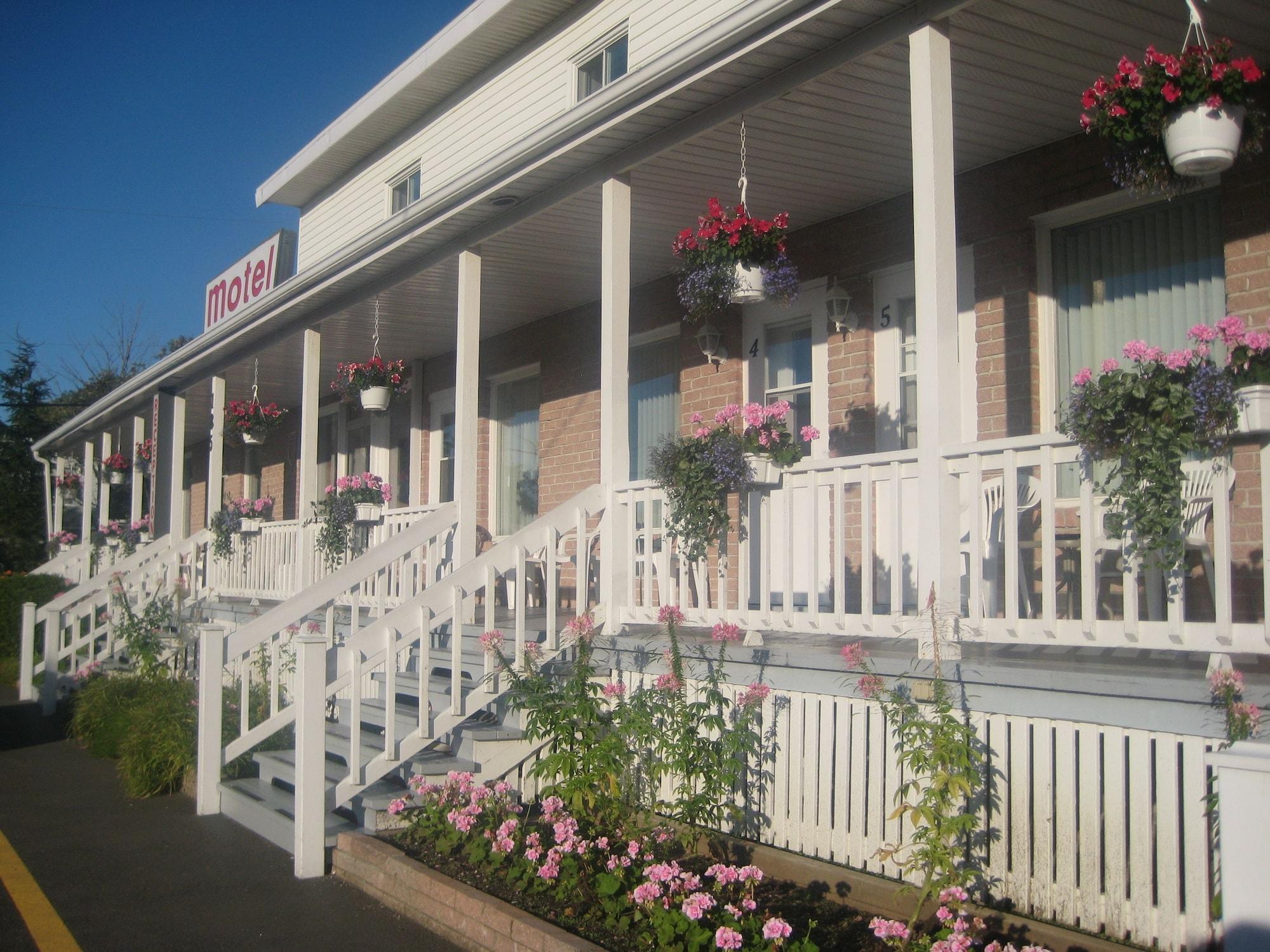 Varios Motel Au Vieux Piloteux