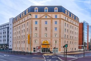Hospedagens - Kyriad ECO - Suresnes - La Défense