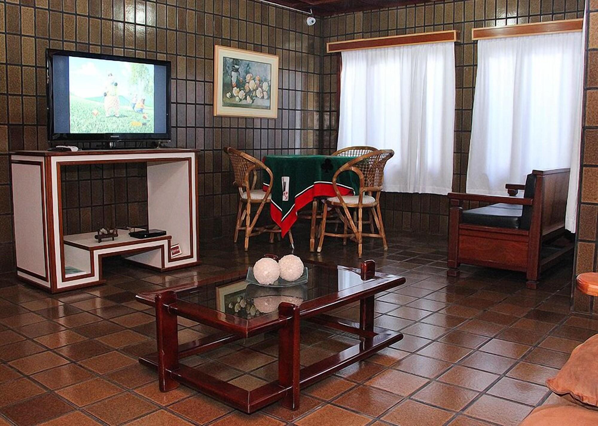 Vista Lobby Shalako Hotel