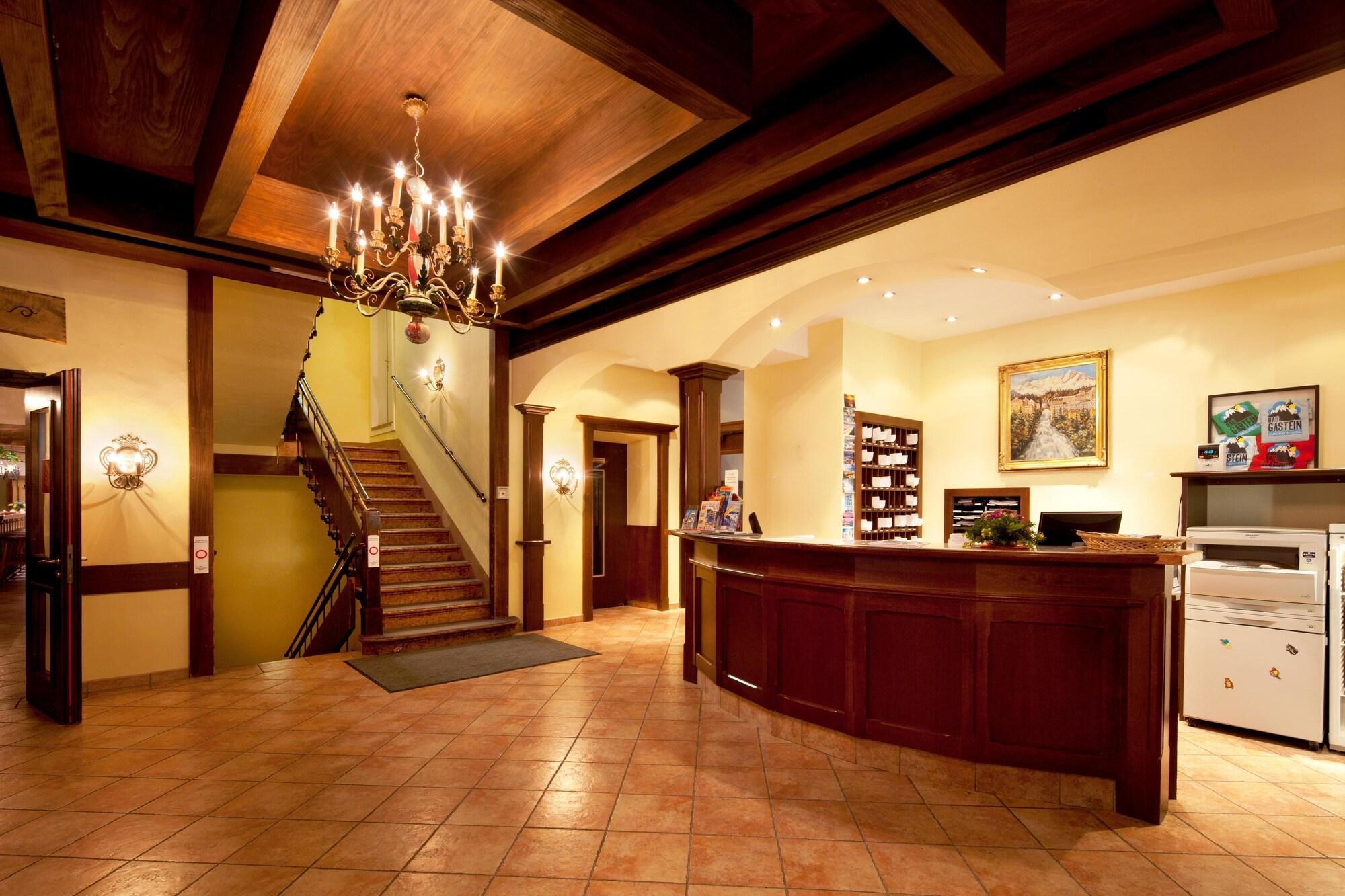 Vista Lobby Euro Youth Hotel & Krone