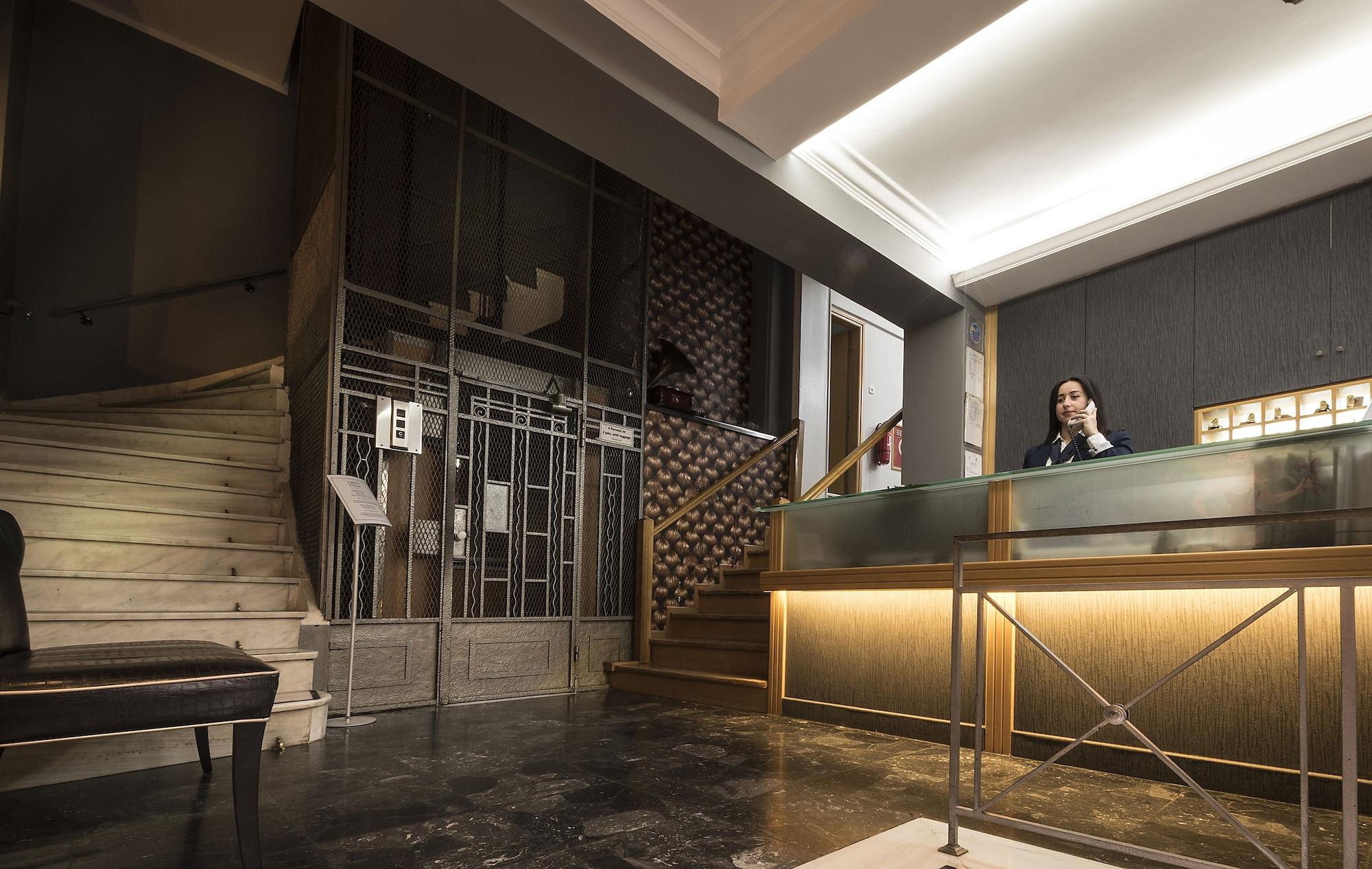 Vista Lobby Carolina Hotel