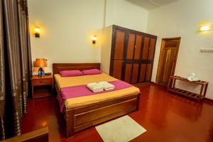 Alojamiento - Dayanithi Guest House