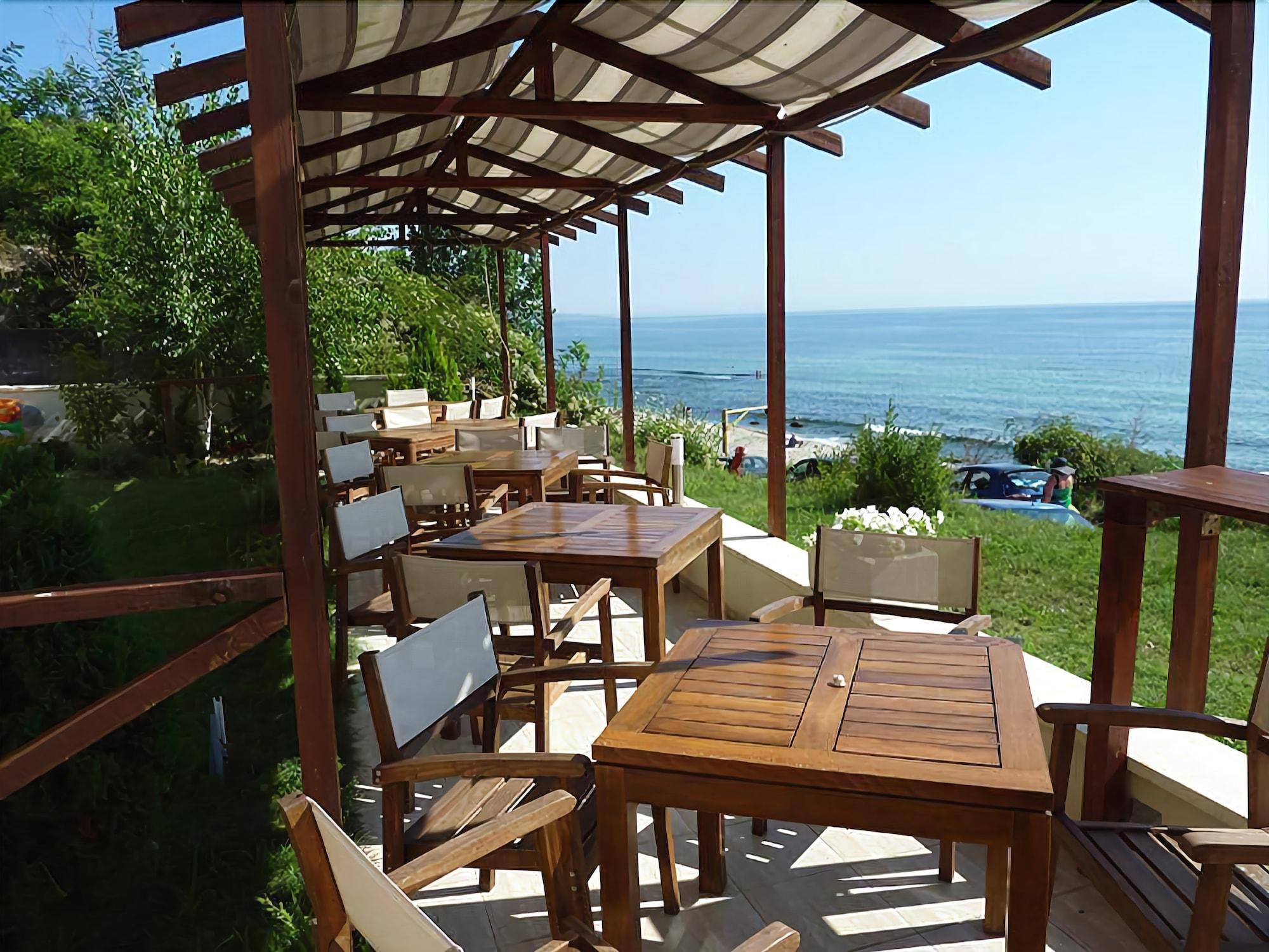 Vista Exterior Albizia Hotel