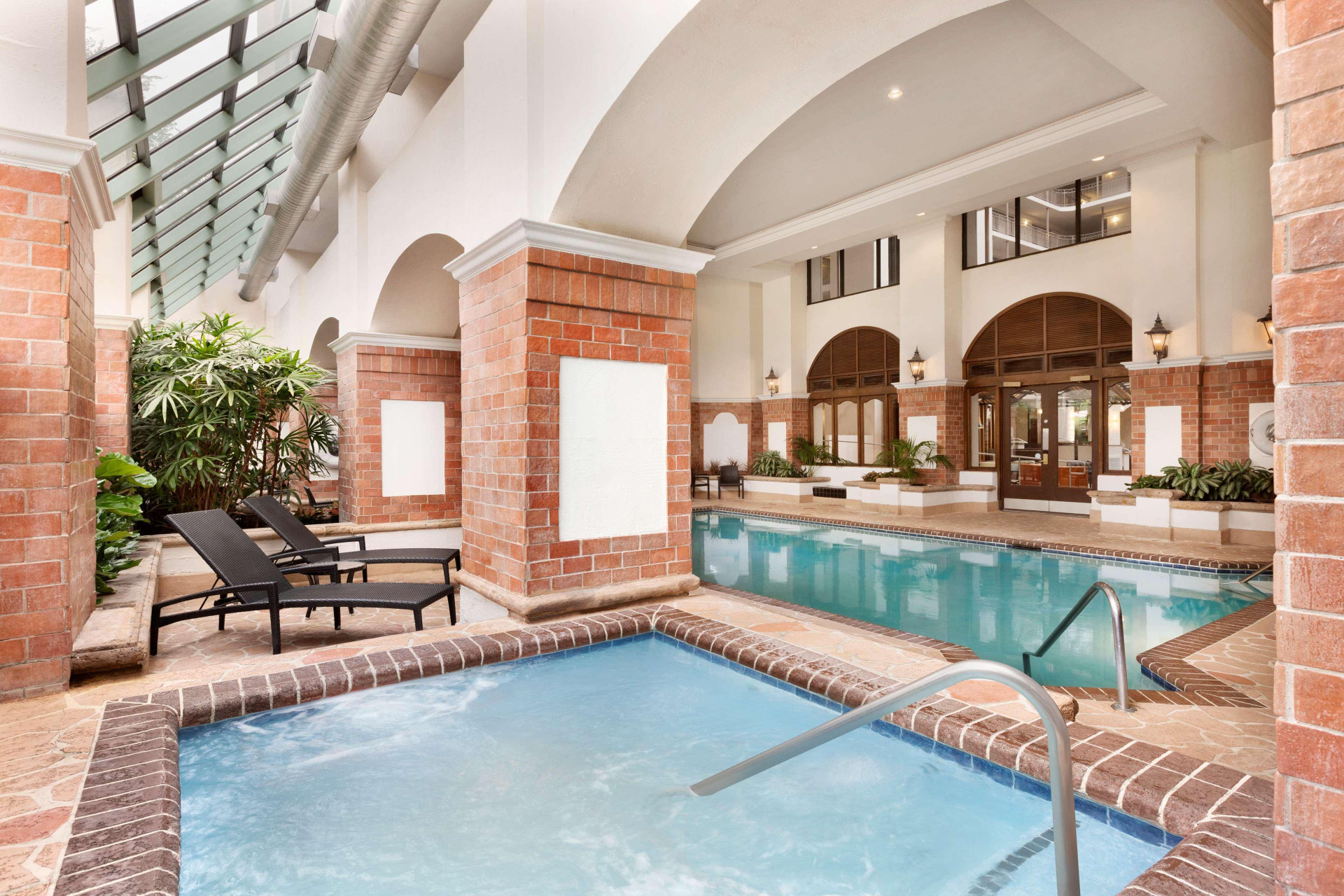 Vista Piscina Embassy Suites by Hilton Dallas DFW Airport South