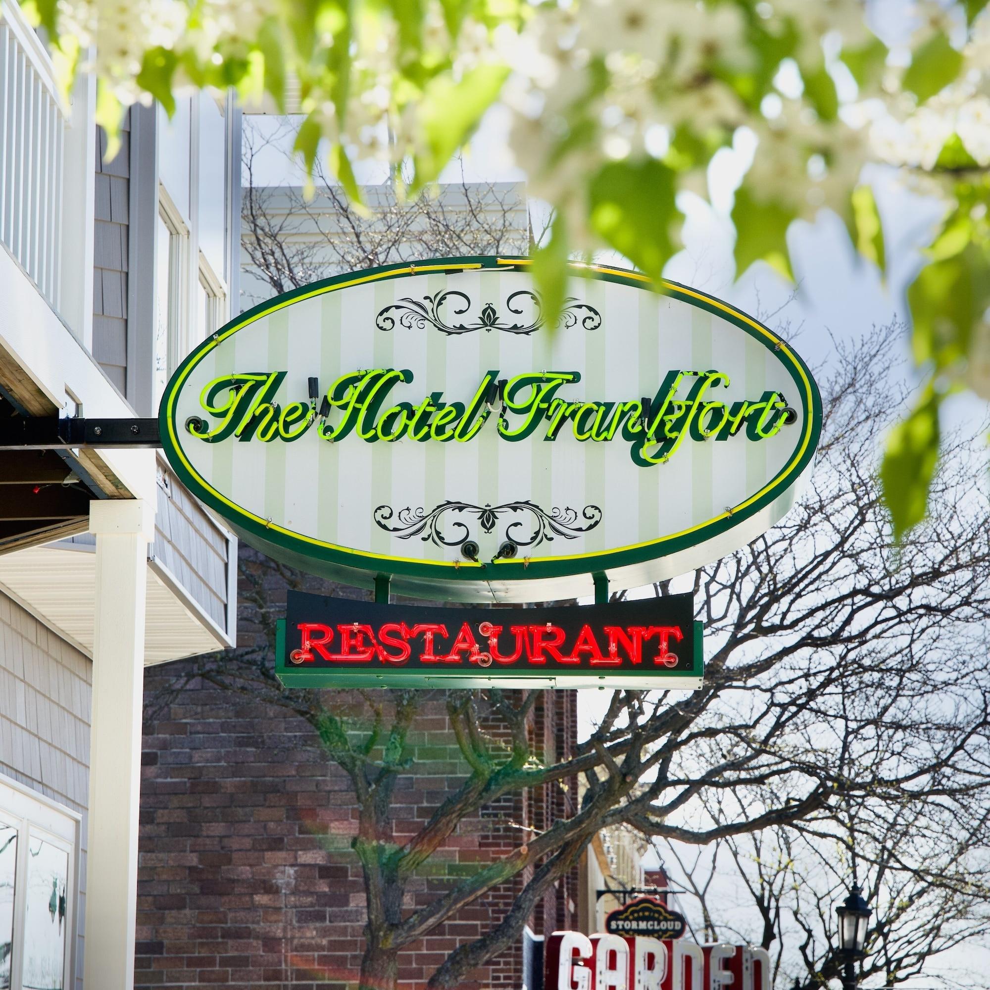 Vista Exterior Hotel Frankfort & Restaurant