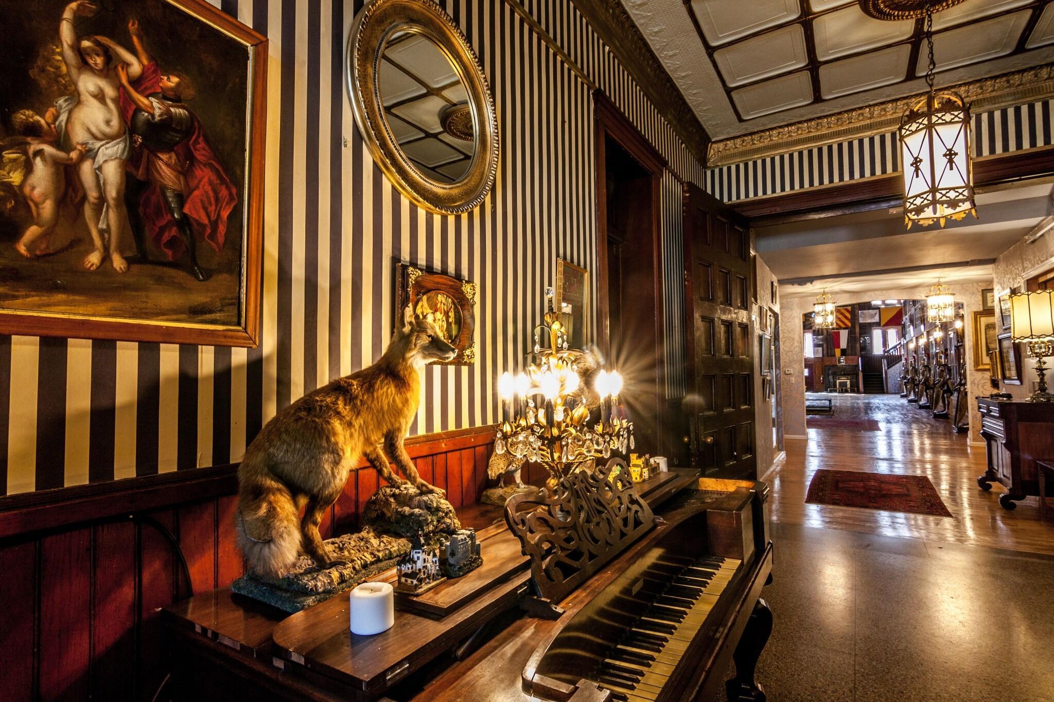 Vista Lobby Amsterdam Castle