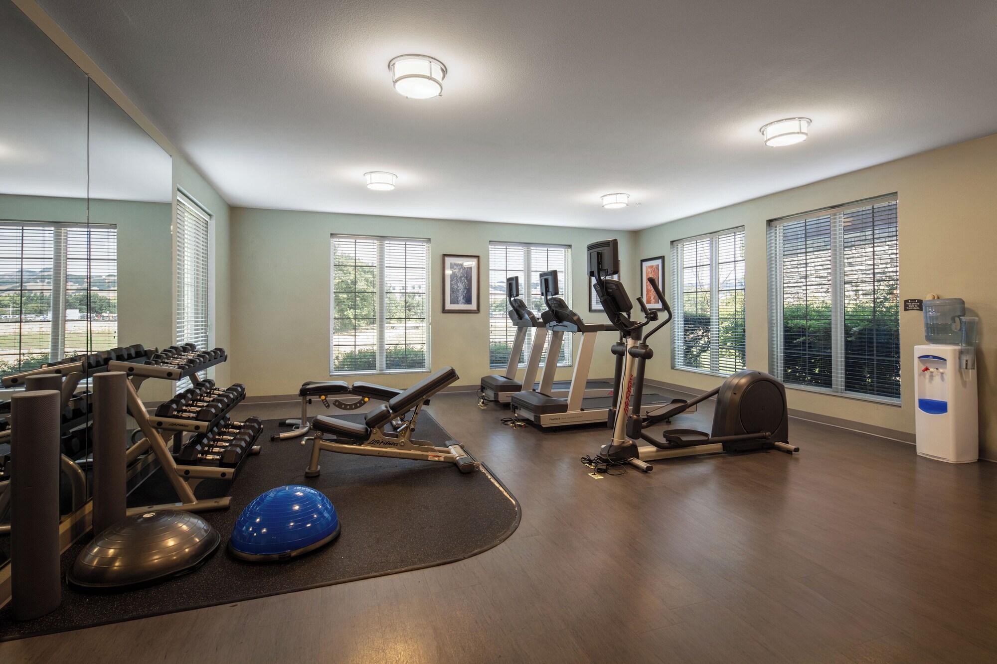 Gimnasio Staybridge Suites Fairfield Napa Valley Area by IHG