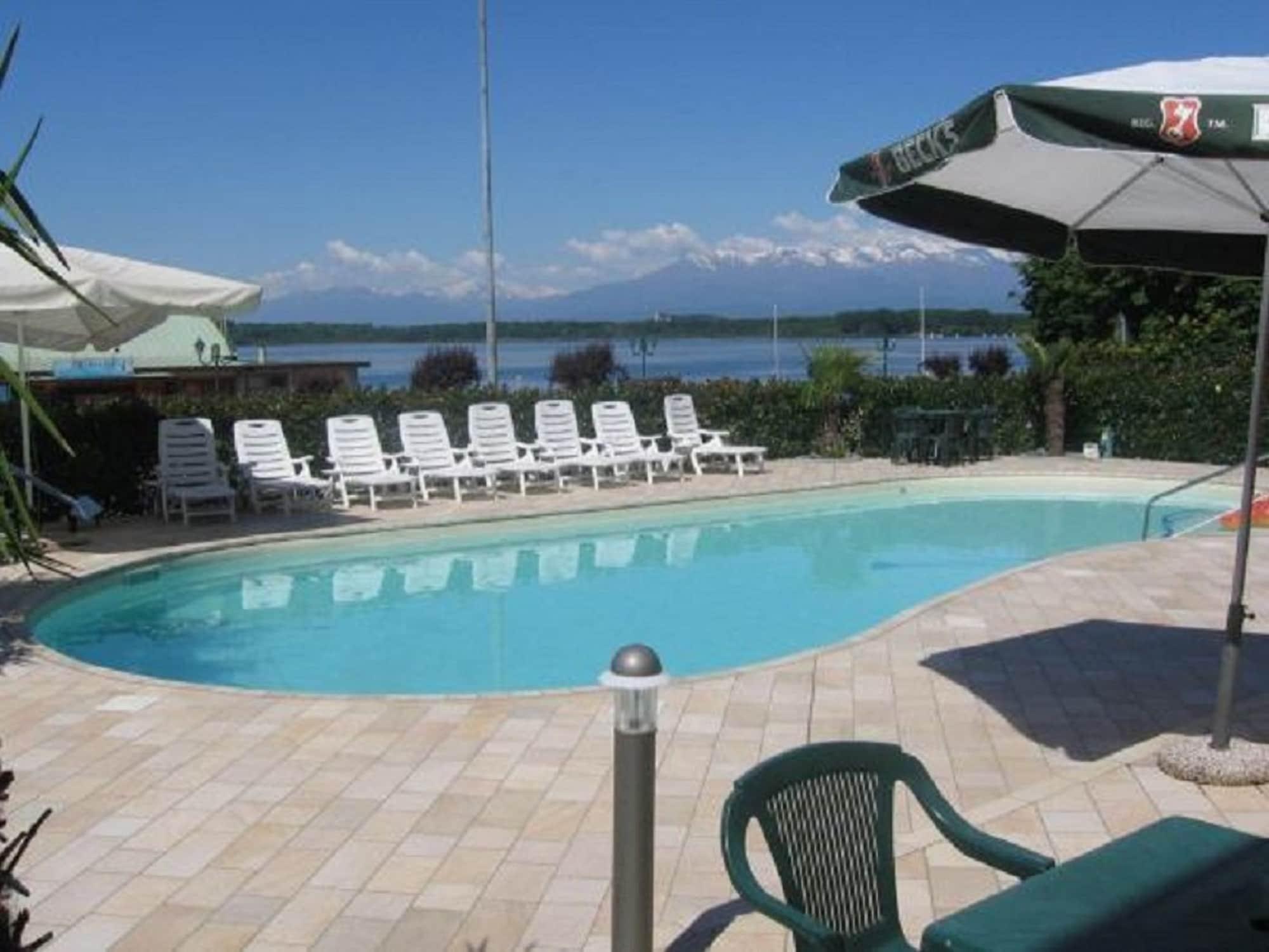 Vista Piscina Hotel Royal