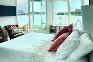 Alquiler Vacacional - Spectacular Waterfront Executive Suite!