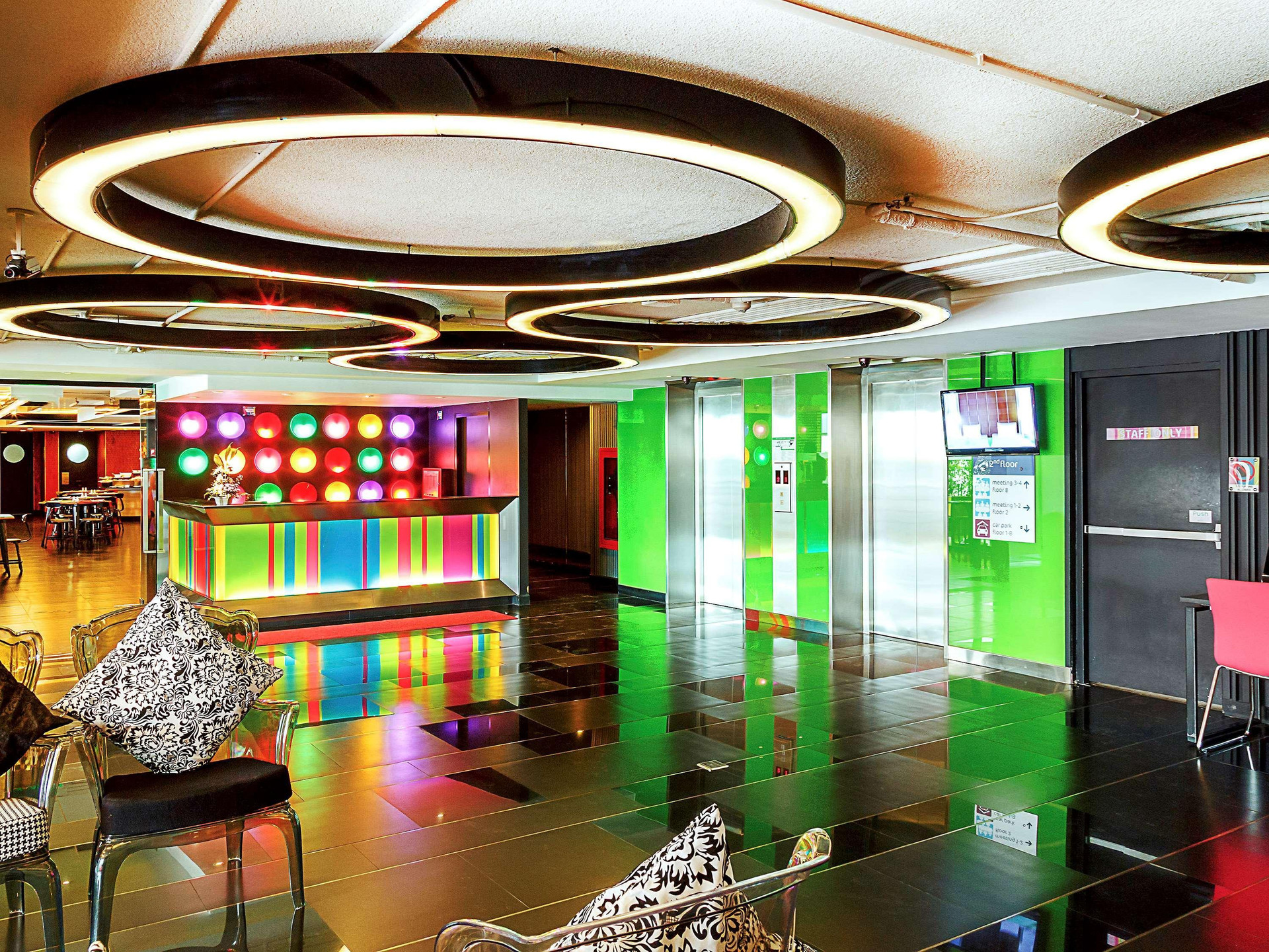 Vista Exterior ibis Styles Chiang Mai