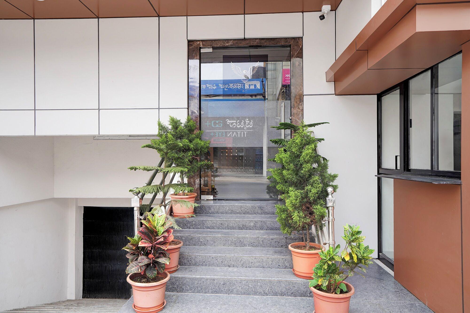 Vista Exterior Fabhotel Serenity I