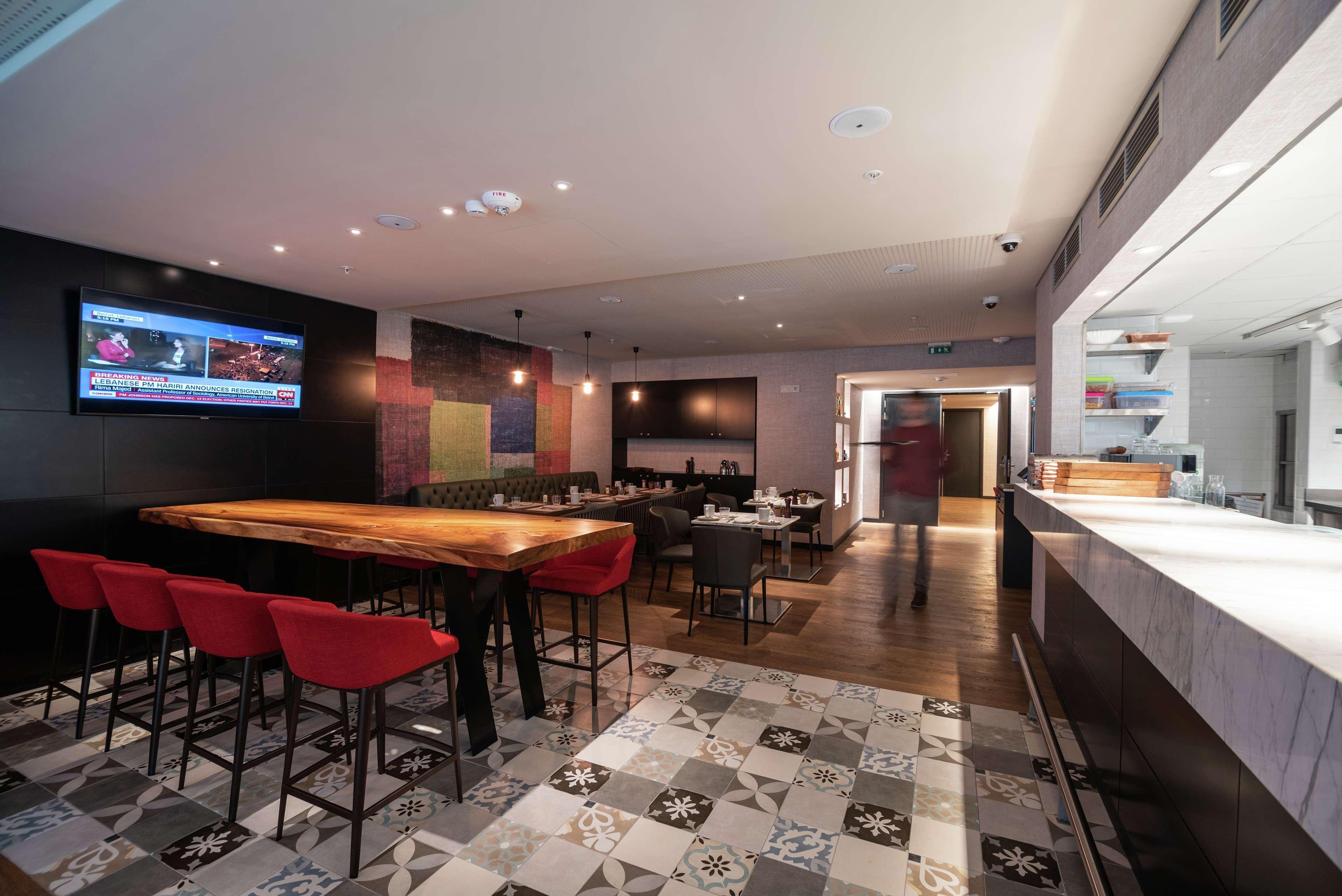 Restaurant SORO Montevideo, Curio Collection by Hilton