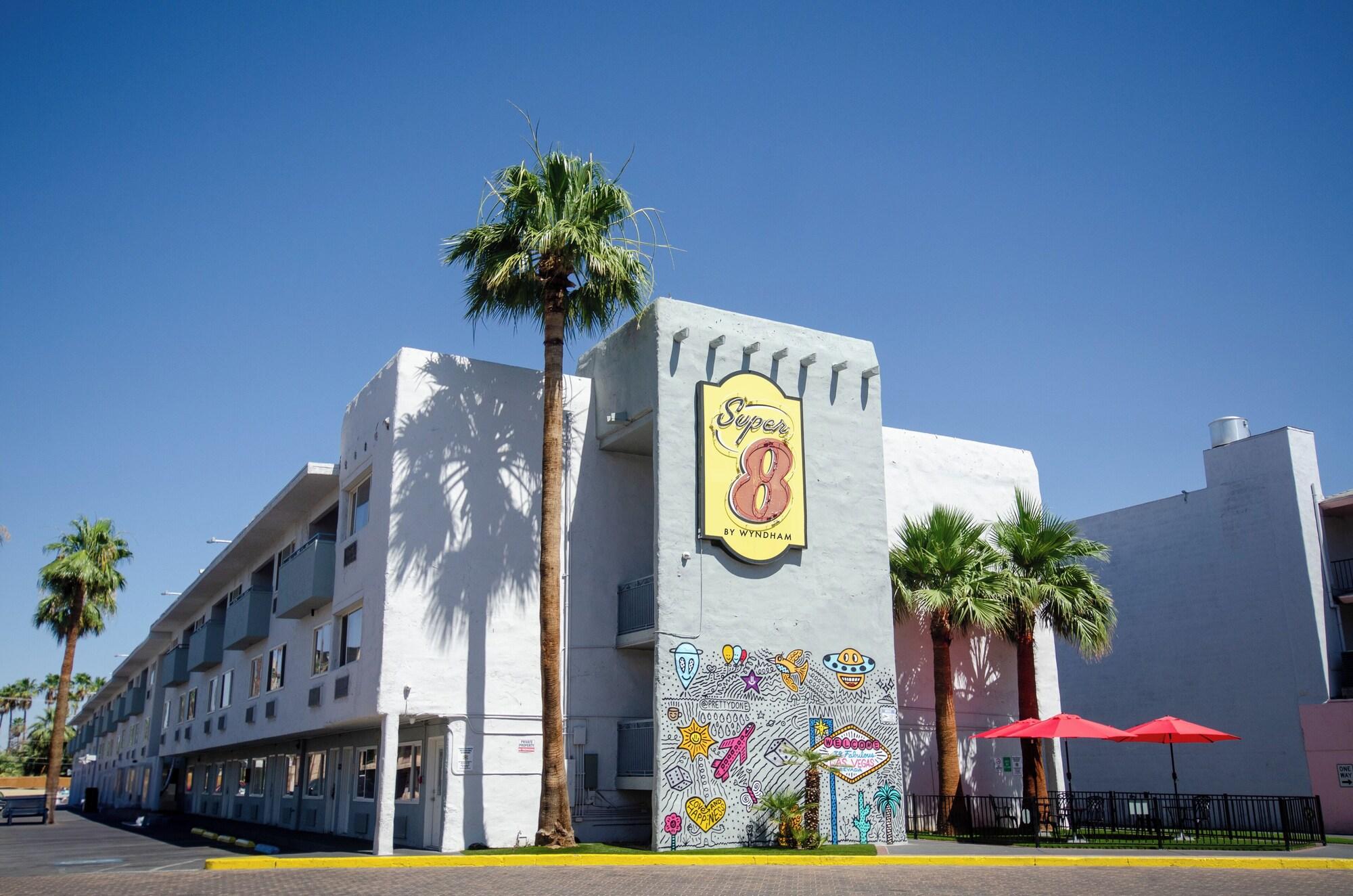 Varios Super 8 by Wyndham Las Vegas North Strip/Fremont St. Area
