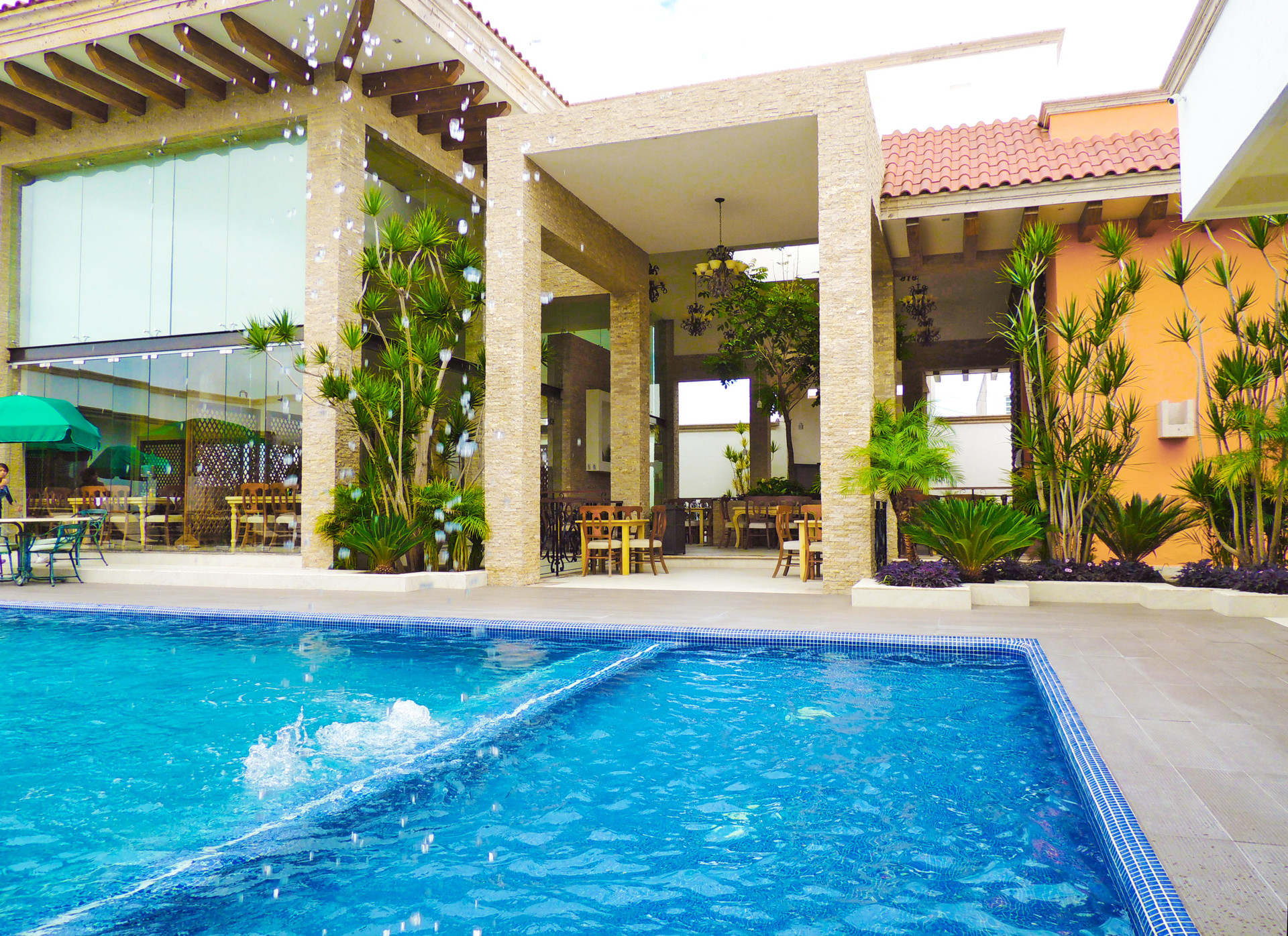 Vista Piscina Royal Aqua