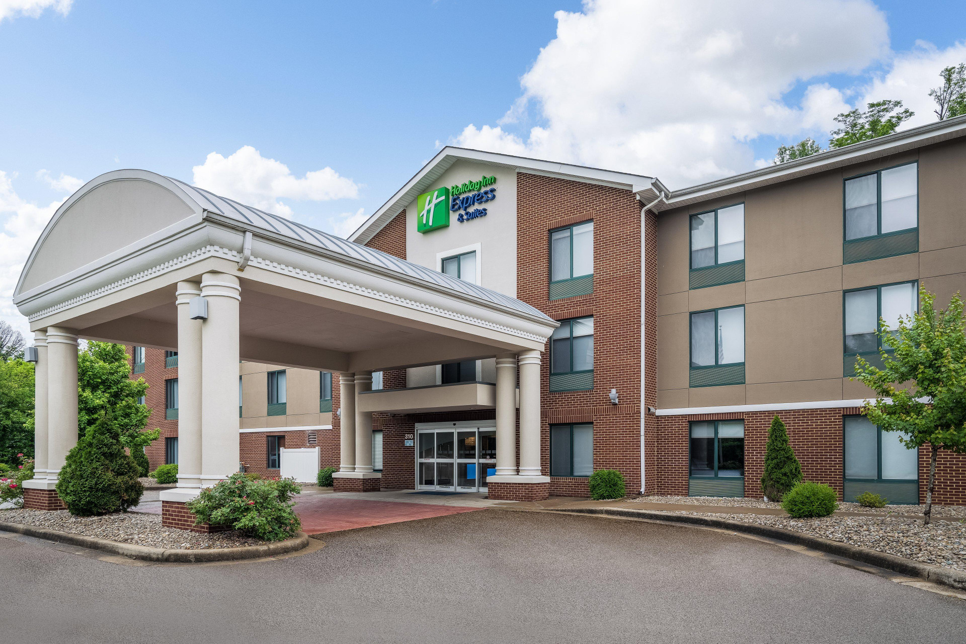 Vista Exterior Holiday Inn Express & Suites Tell City