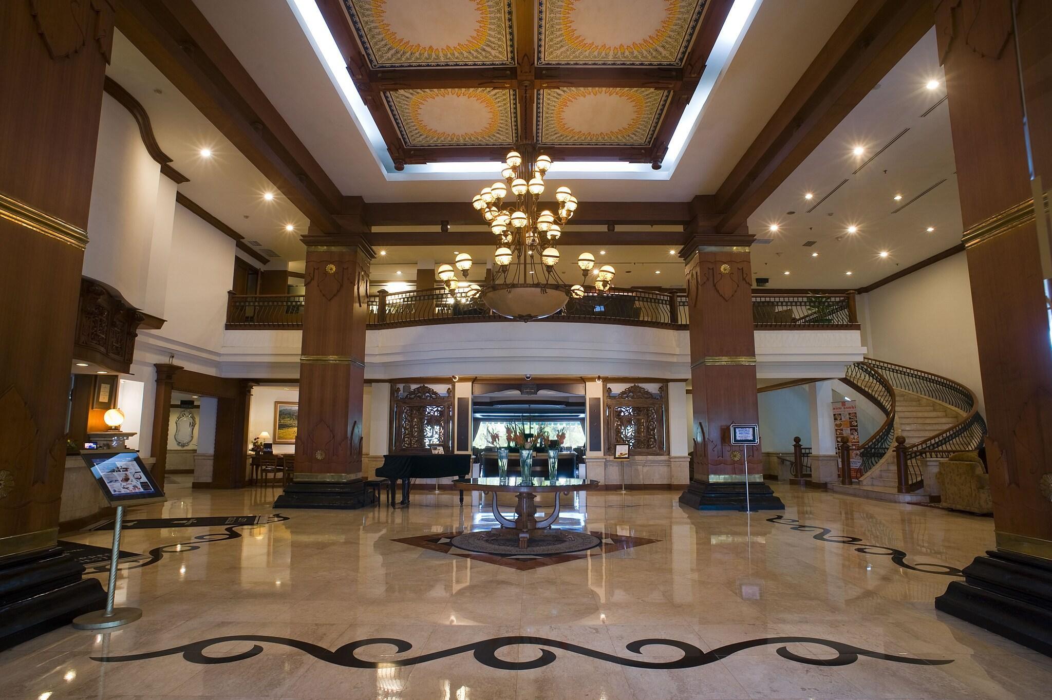 Vista Lobby The Sunan Hotel Solo