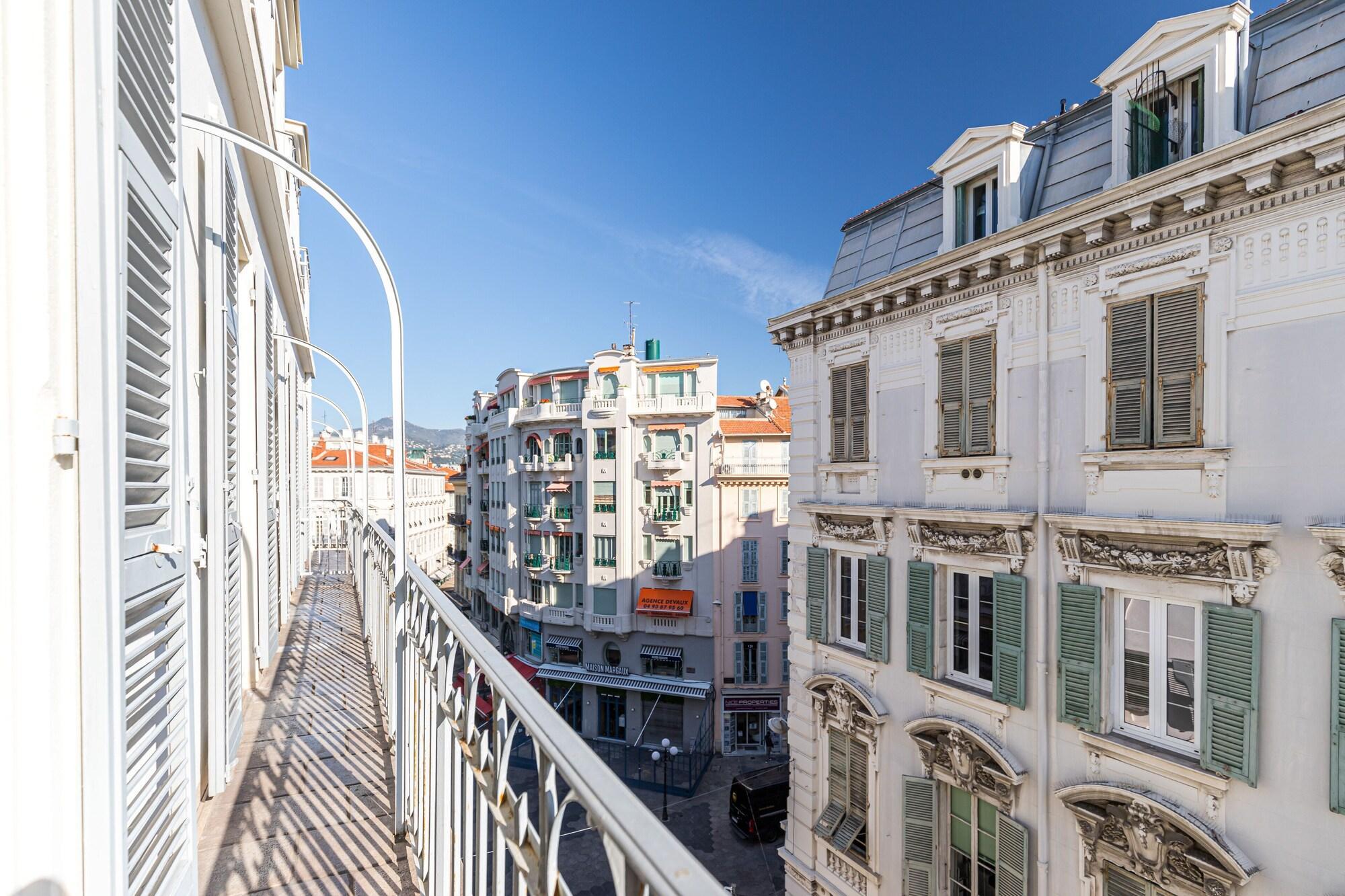 Vista Exterior Le Dortoir Multi Storey Luxury Suites