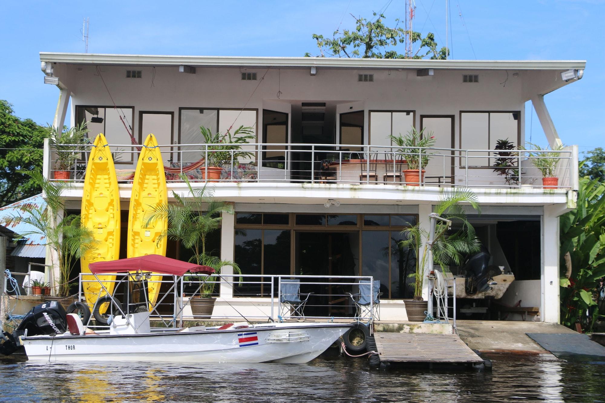 Vista Exterior Tortuguero Adventures Guesthouse