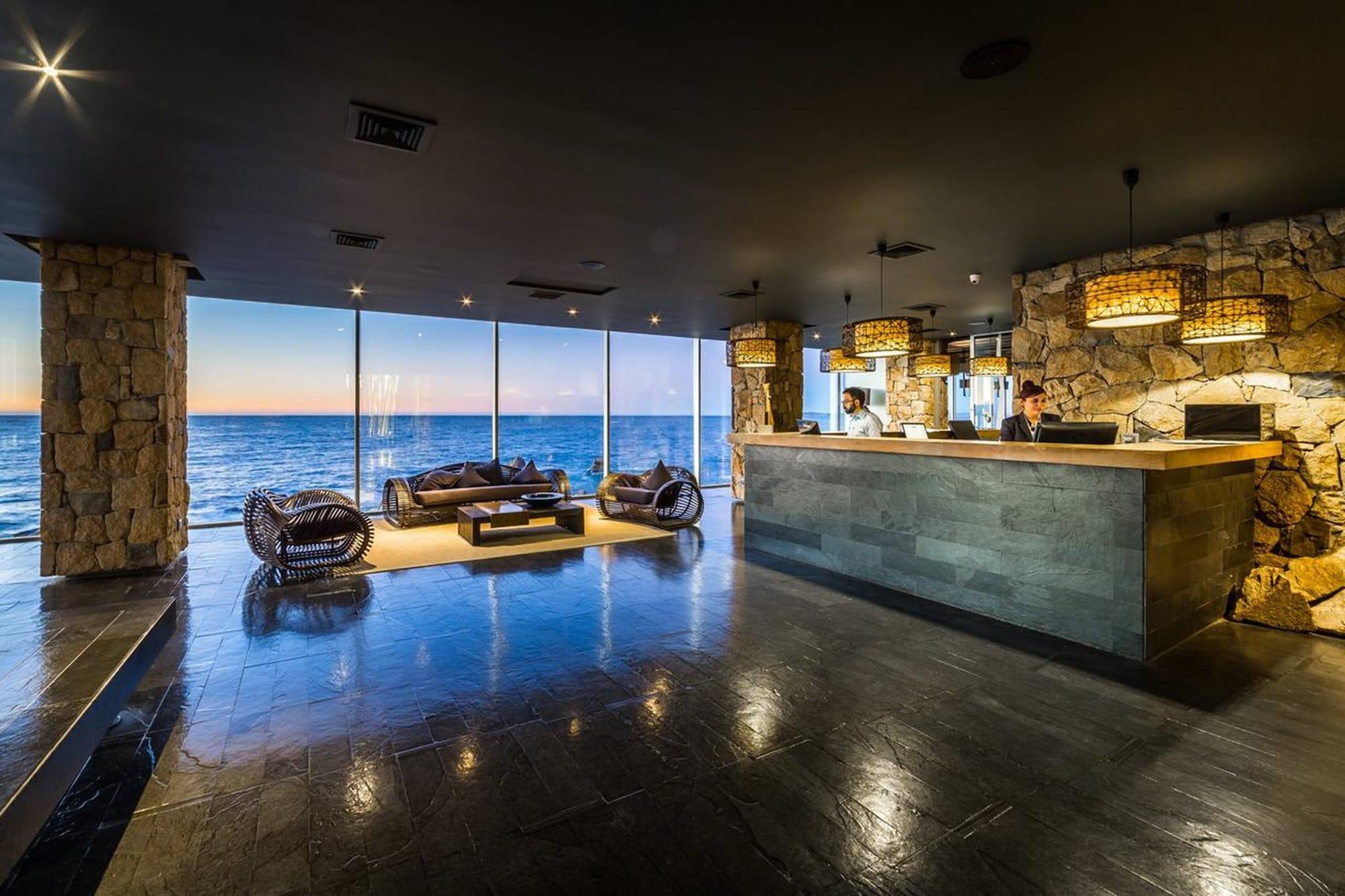 Vista Lobby Radisson Blu Acqua Hotel & Spa Concon