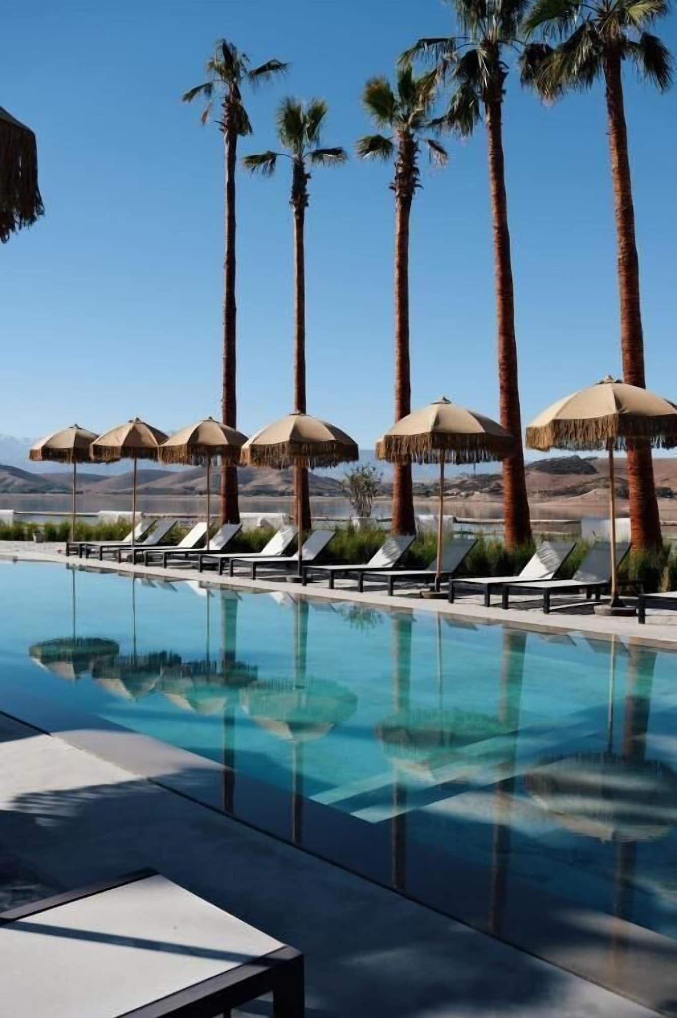 Vista Piscina Pure House on the Lake