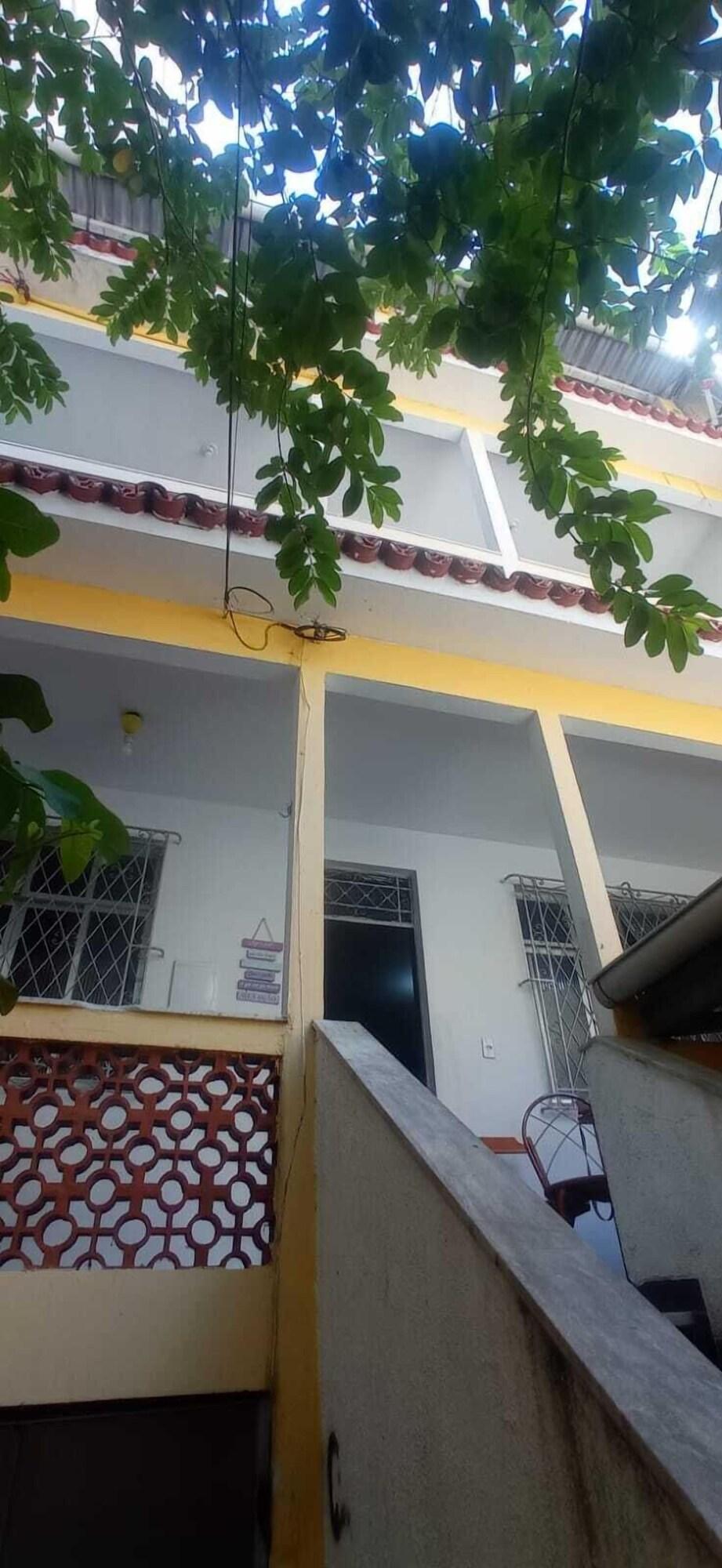Varios Colinna Hostel