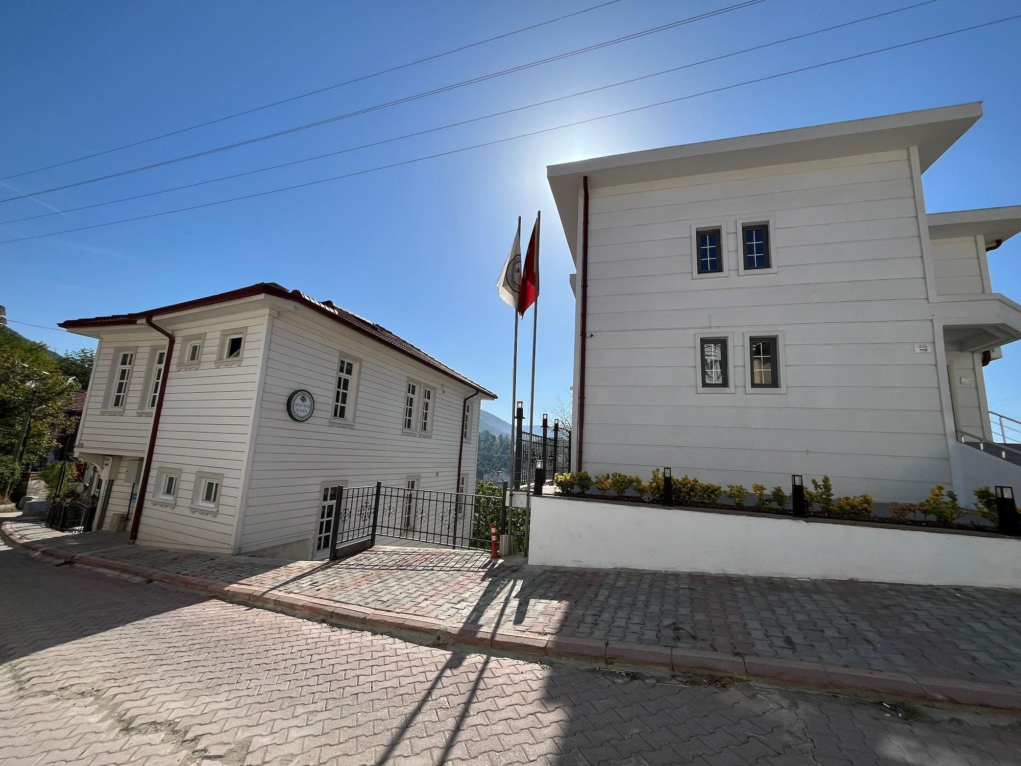 Varios Demiröz Konak Otel