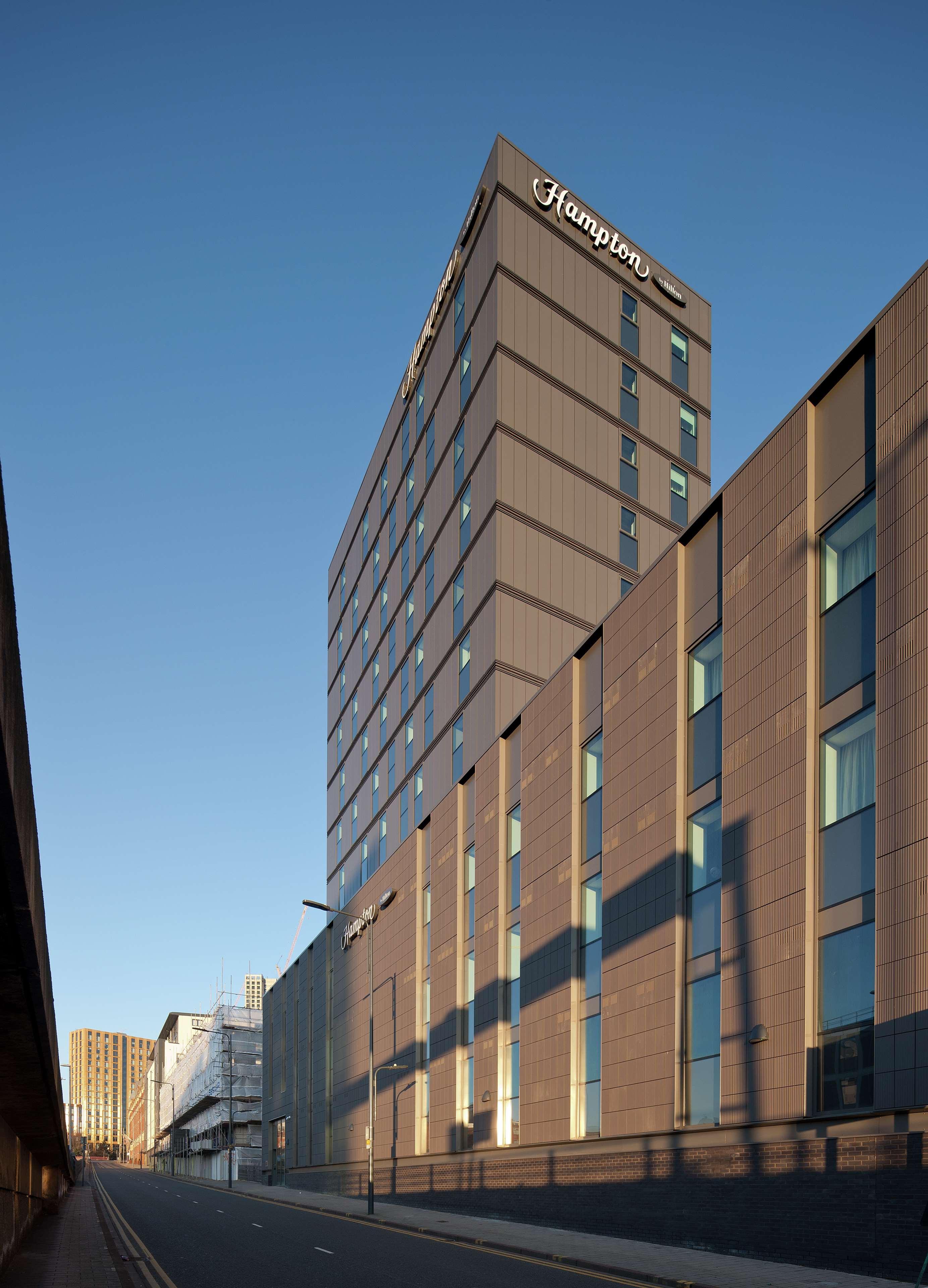 Vista Exterior Hampton by Hilton Leeds City Centre