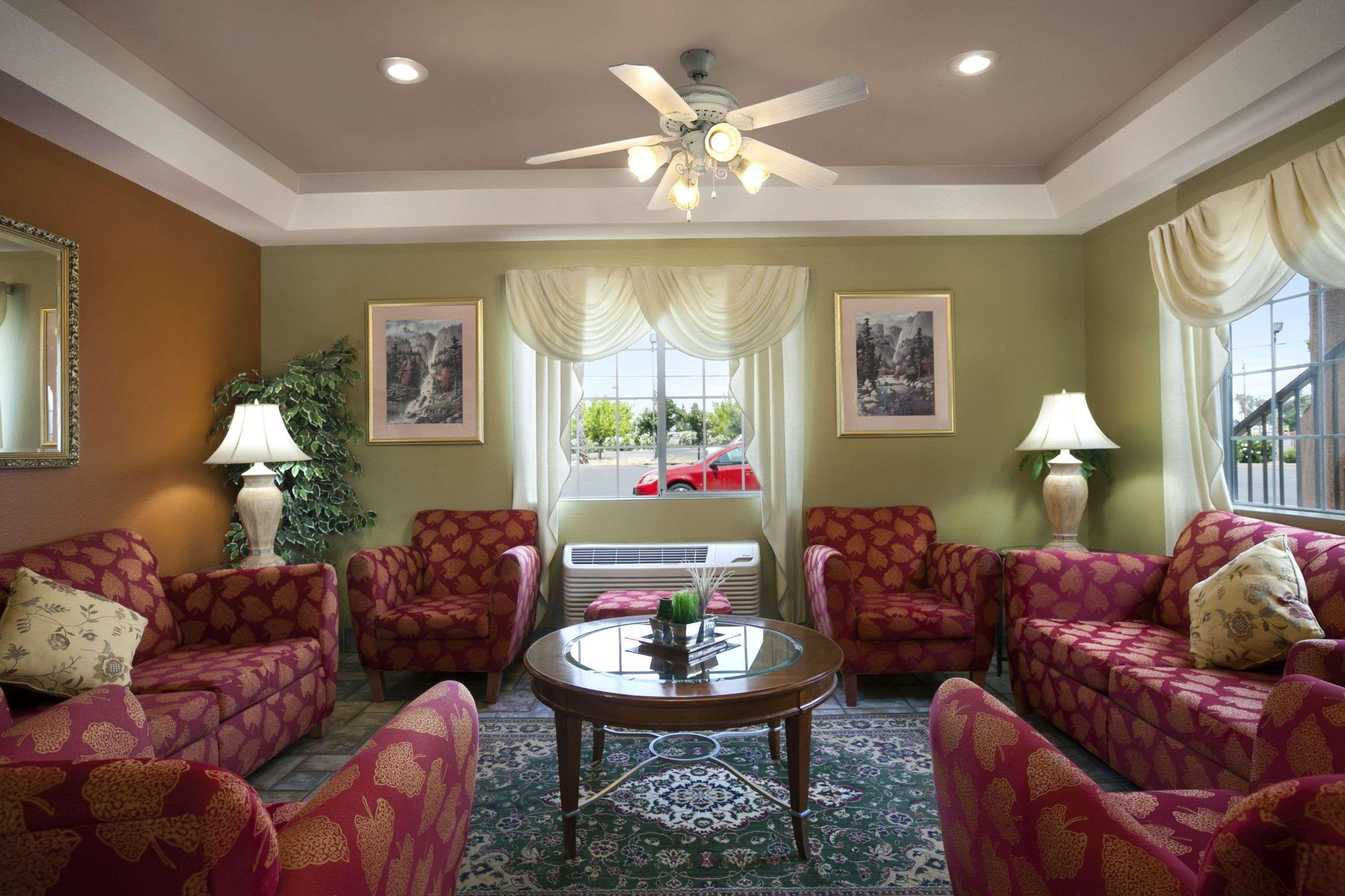 Vista Lobby SureStay Hotel by Best Western Ukiah