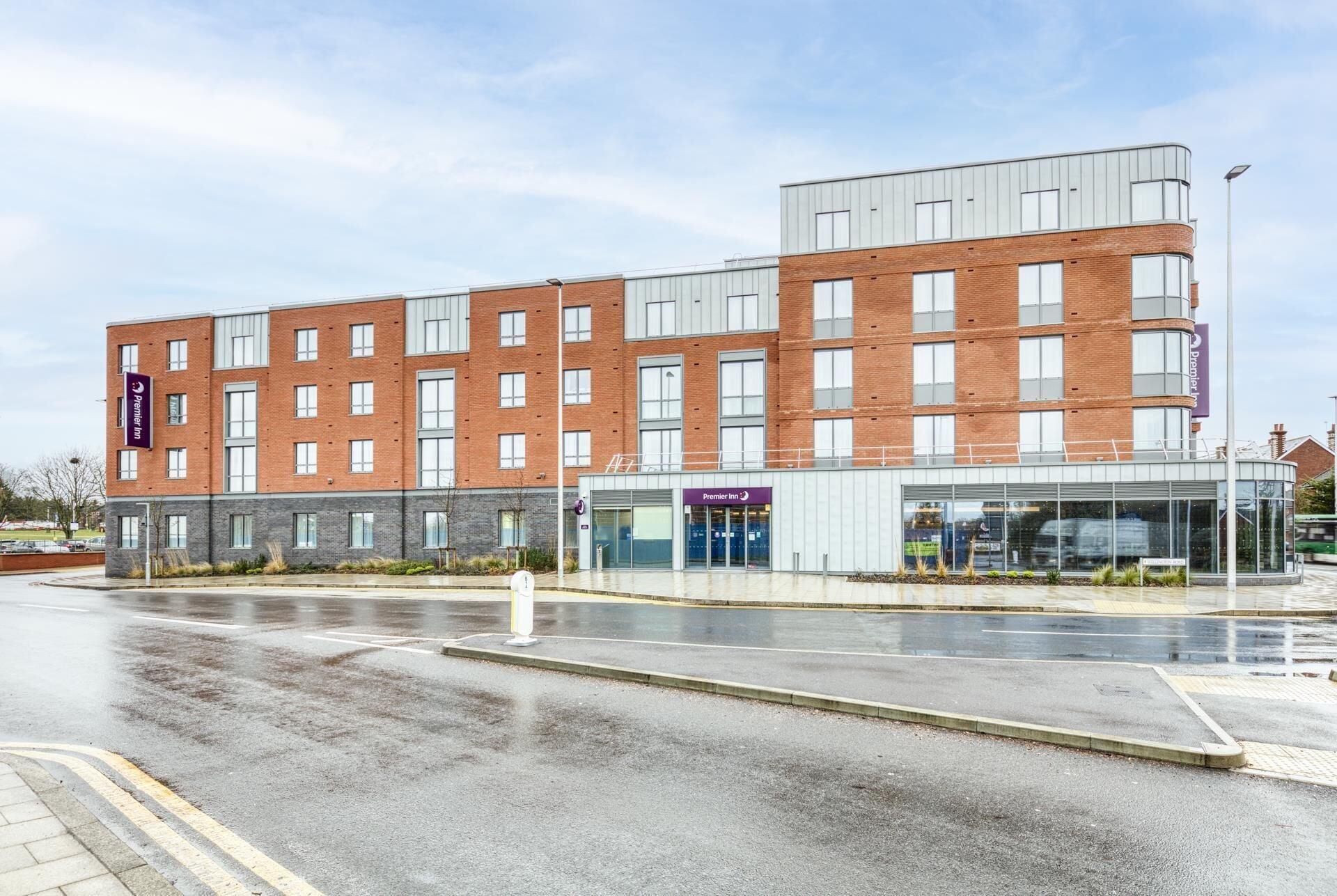 Varios Premier Inn Wokingham Town Centre