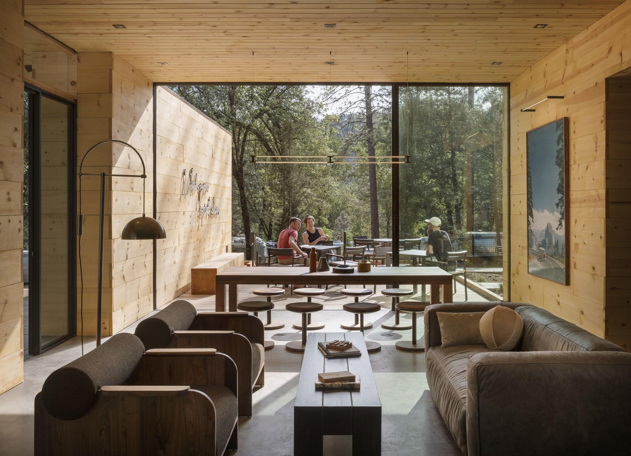 Bar/Salón AutoCamp Yosemite