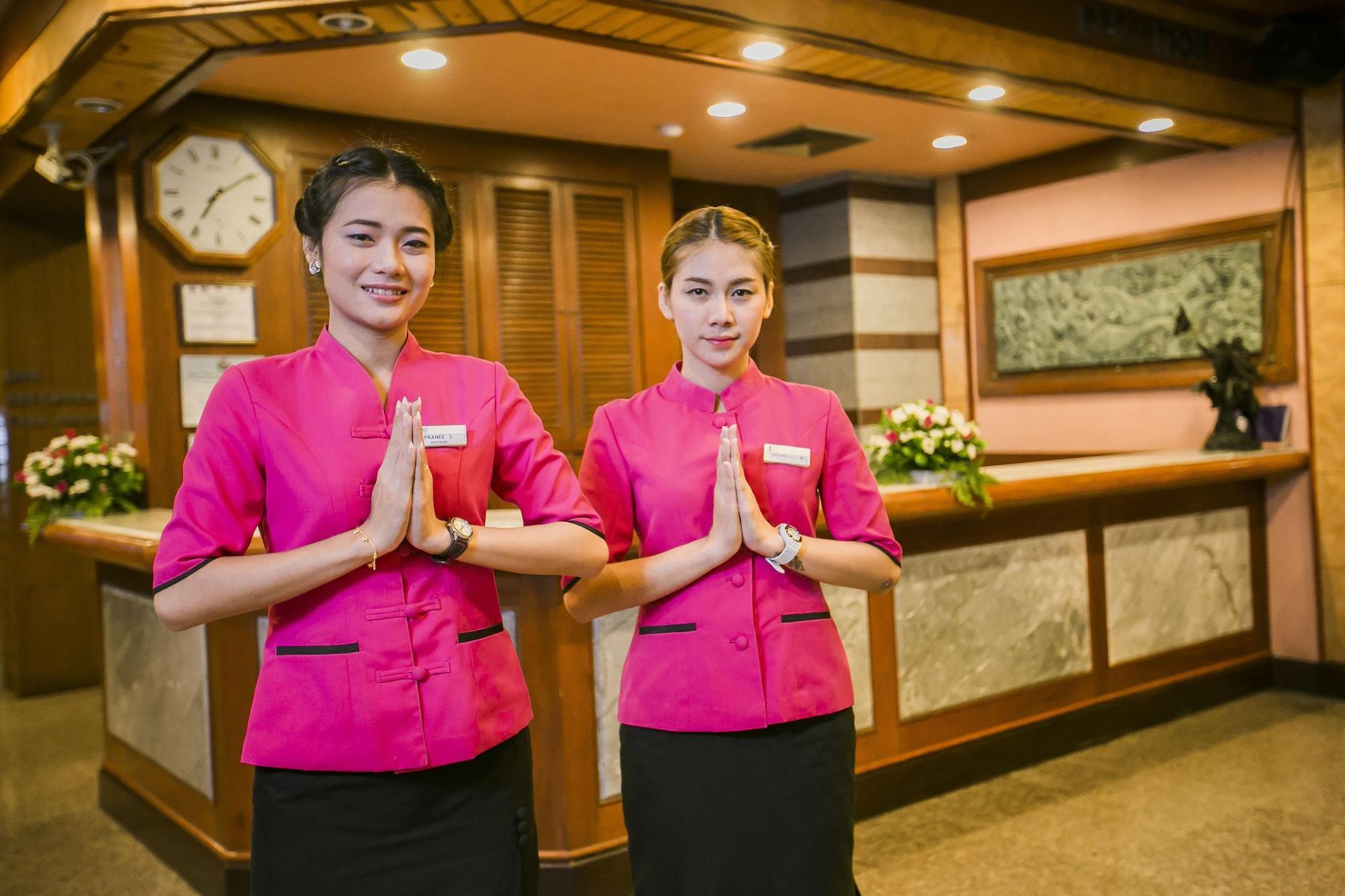 Vista Lobby Raya Grand Hotel
