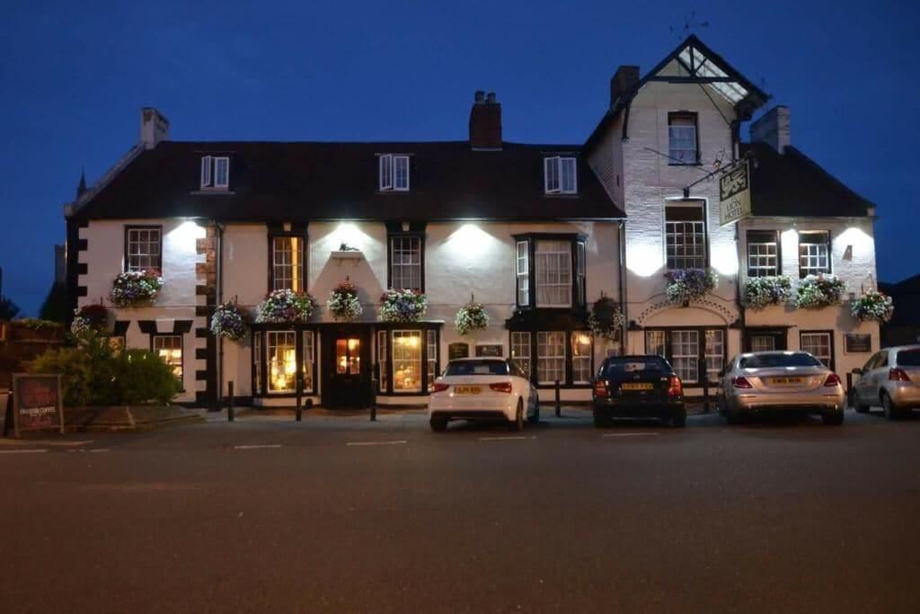 Vista Exterior The Lion Hotel
