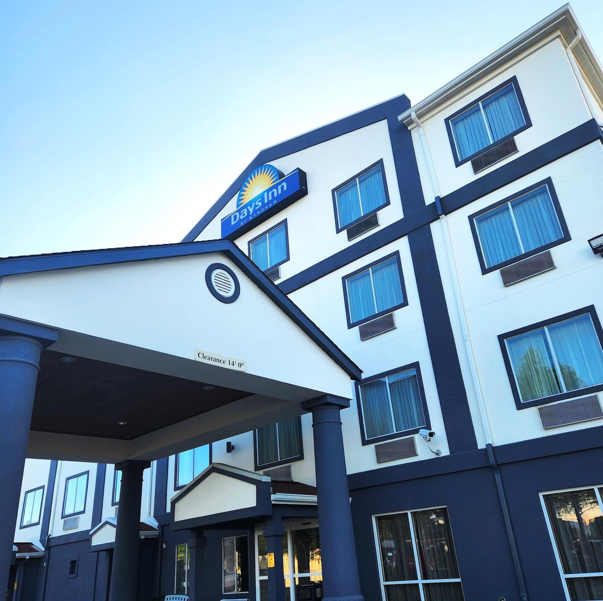 Vista Exterior Days Inn by Wyndham Baton Rouge/I-10
