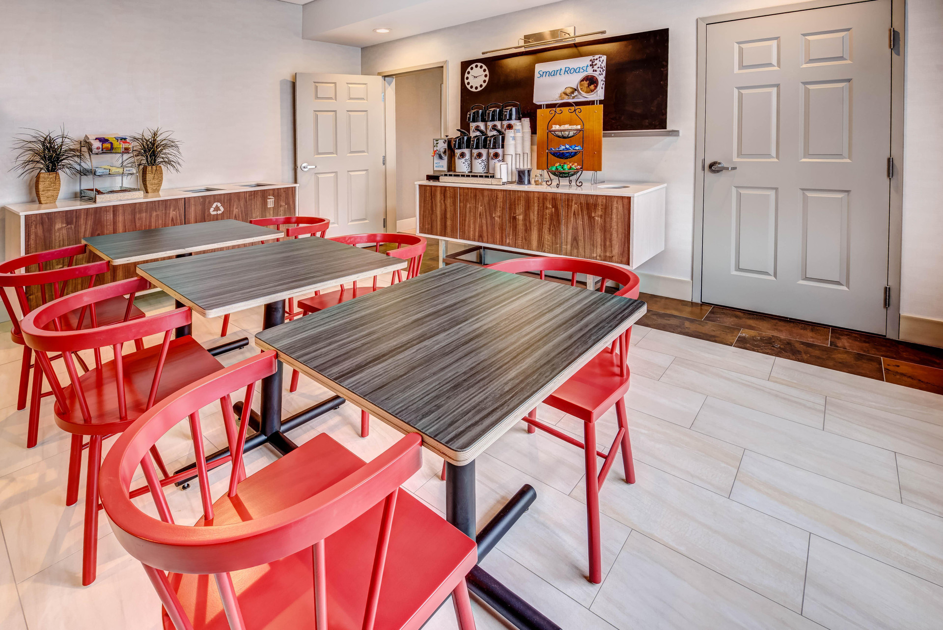 Restaurant Holiday Inn Express Woodbridge by IHG