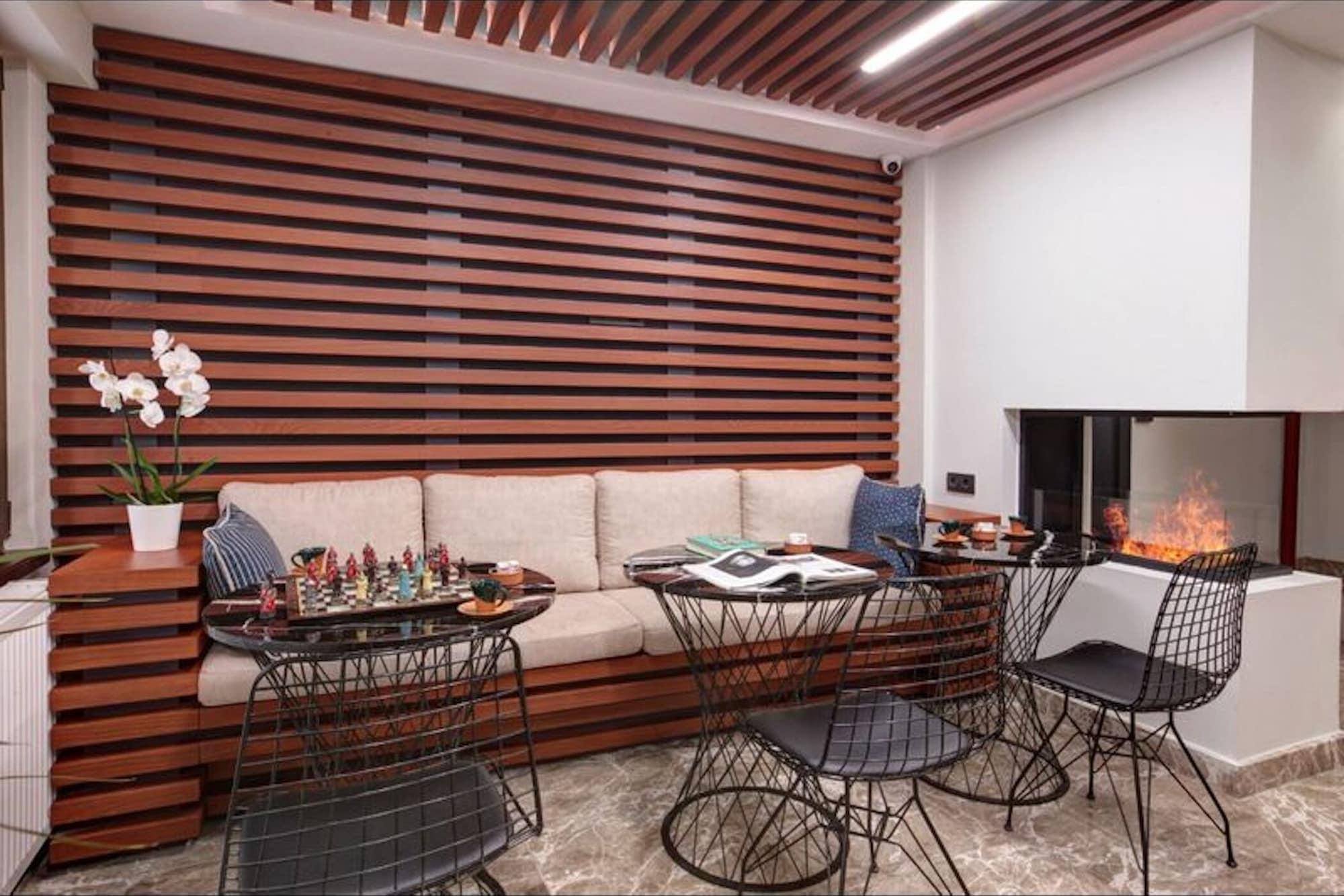 Restaurant Room-luxury Triple Room in Istanbul