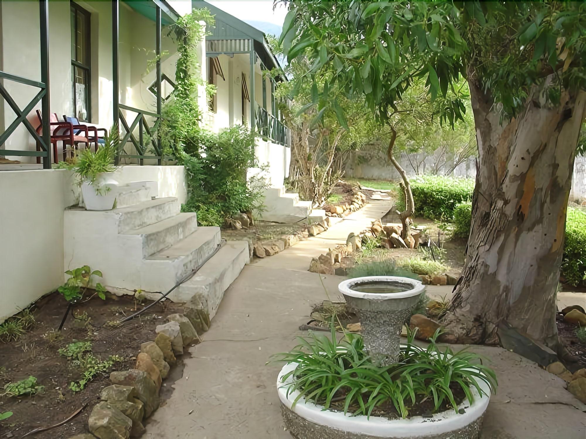 Vista Exterior District Six Guesthouse