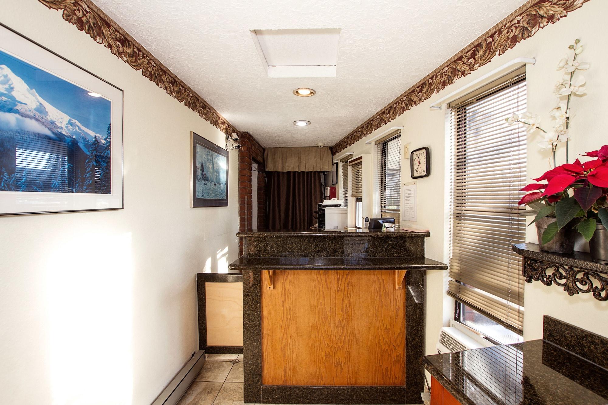 Vista Lobby Super 8 by Wyndham Vancouver East