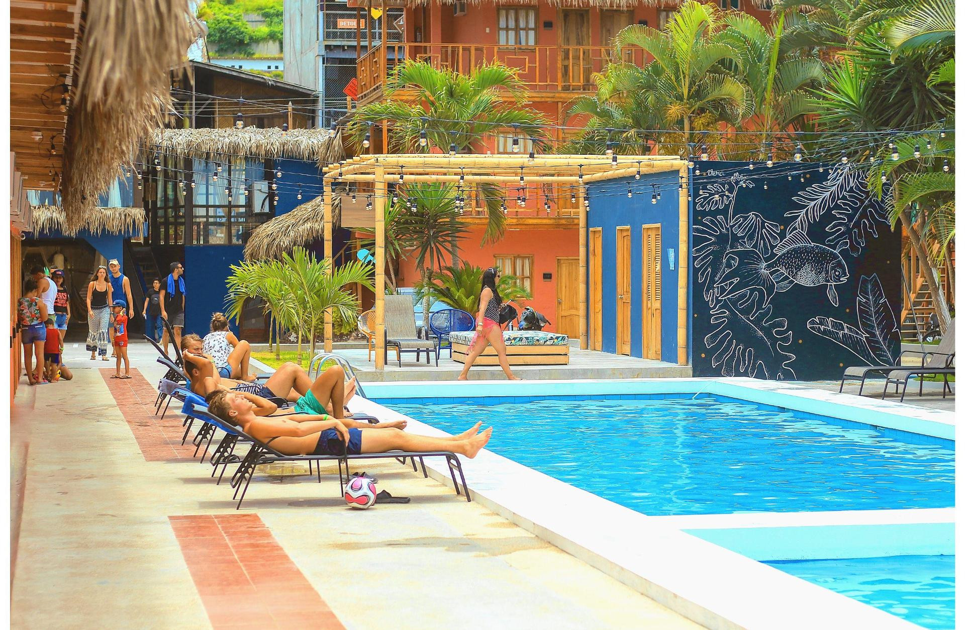 Vista Piscina Slumber Party Montañita