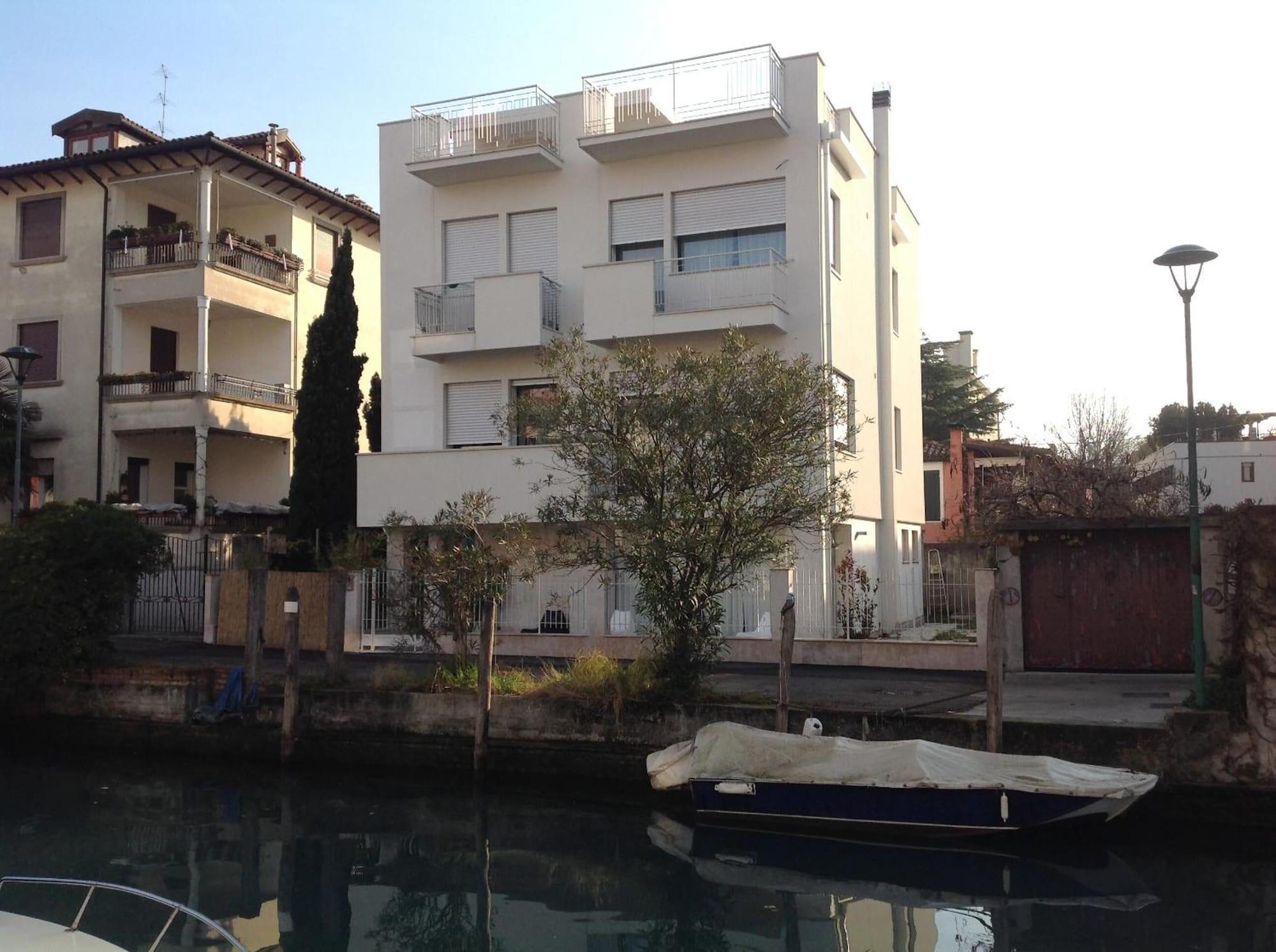 Vista Exterior Villa Venice Movie