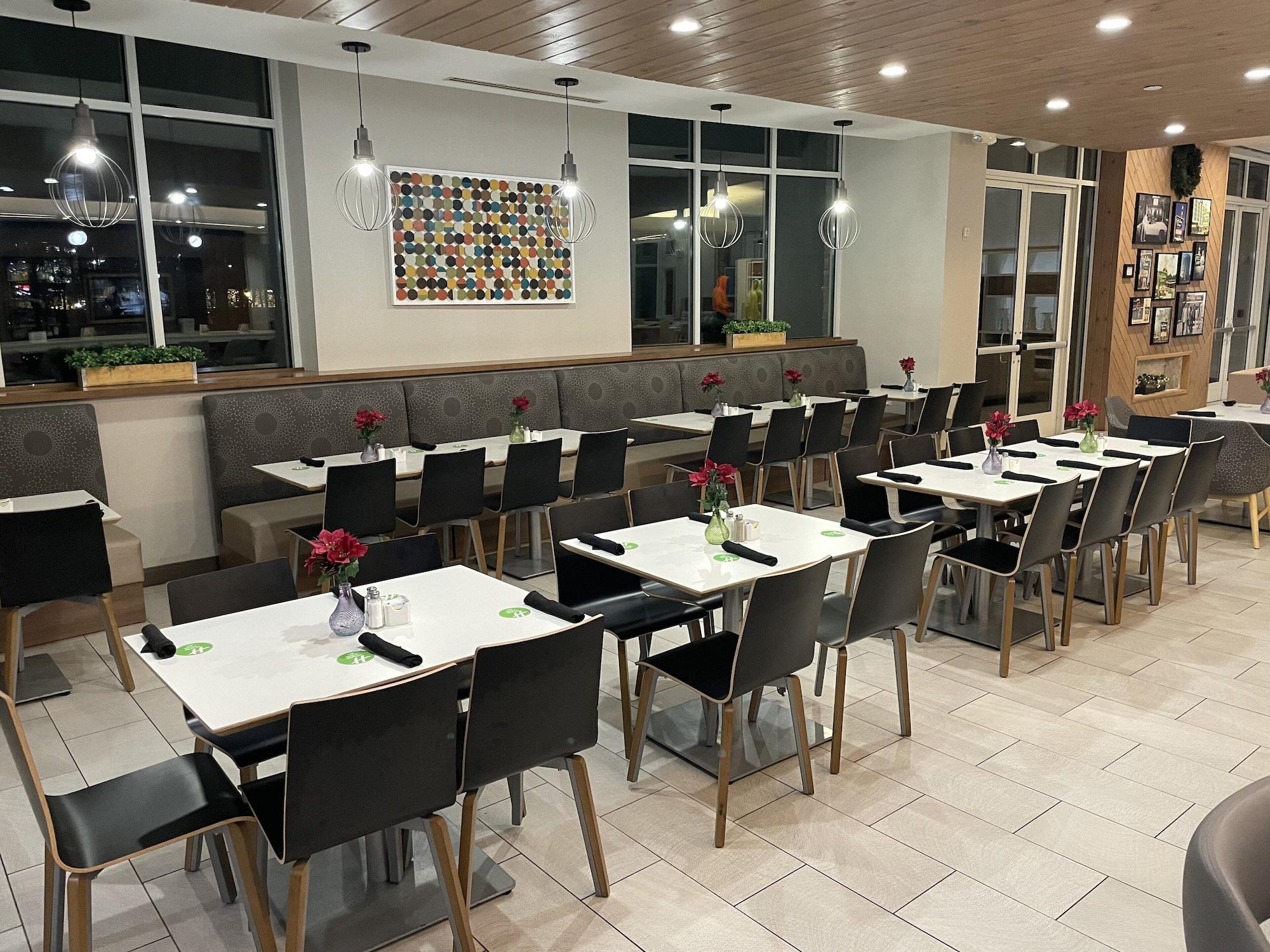 Restaurant Holiday Inn Atlanta-Gas South Arena Area by IHG
