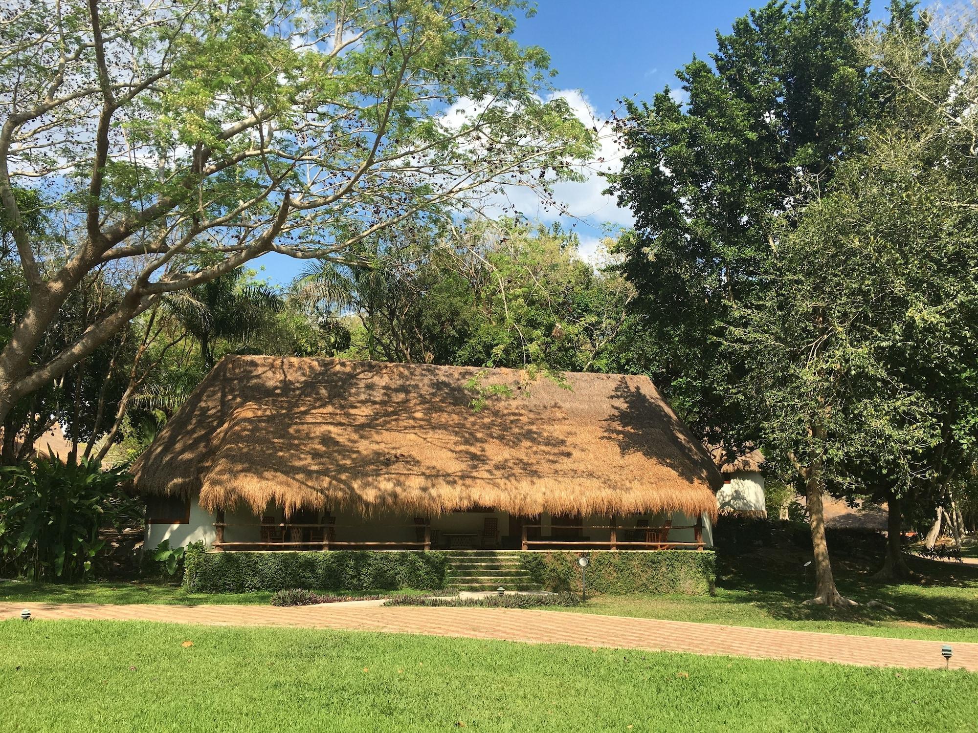 Vista Exterior The Lodge at Chichen Itza