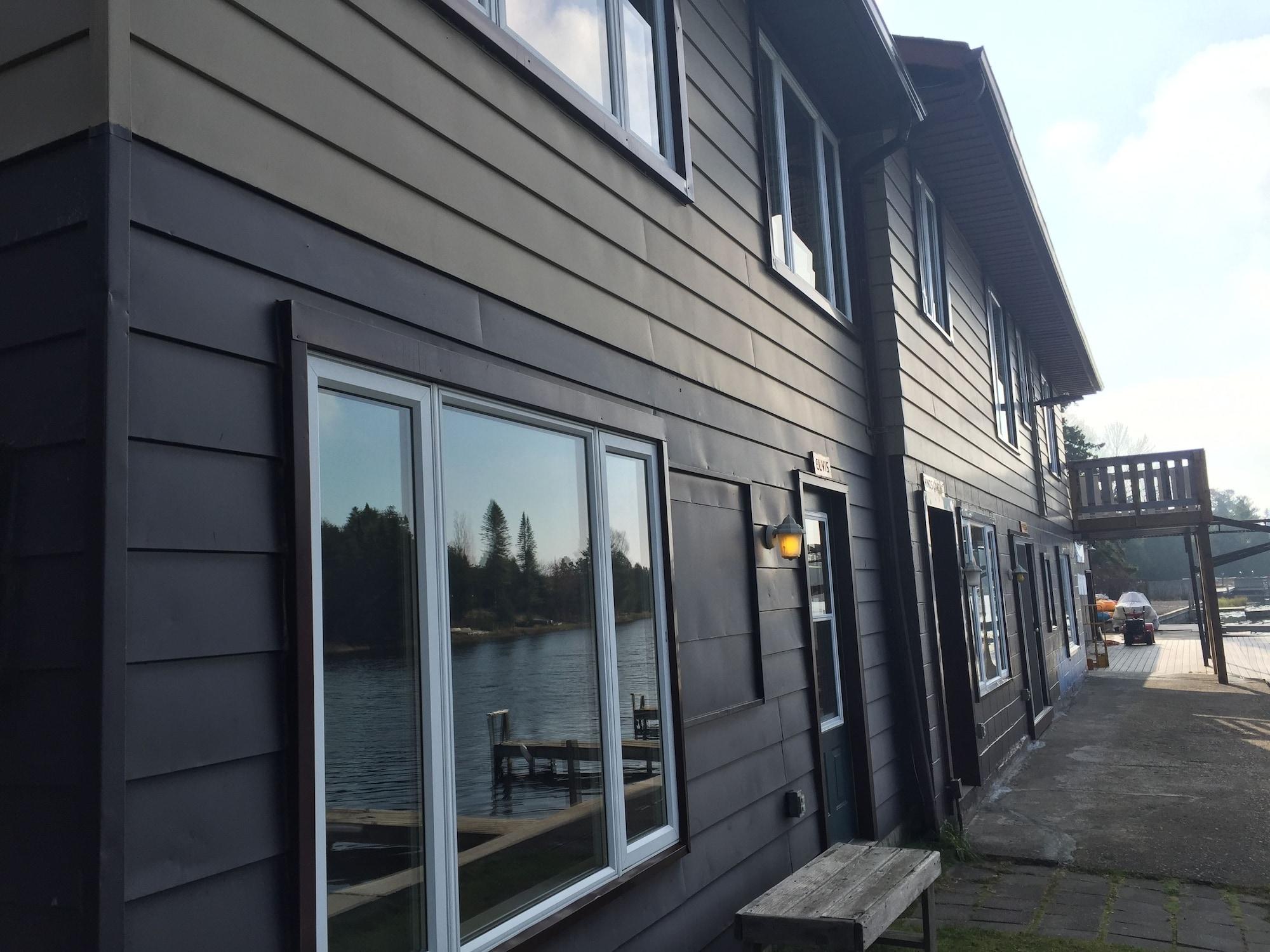 Vista Exterior Sauble River Marina & Lodge Resort