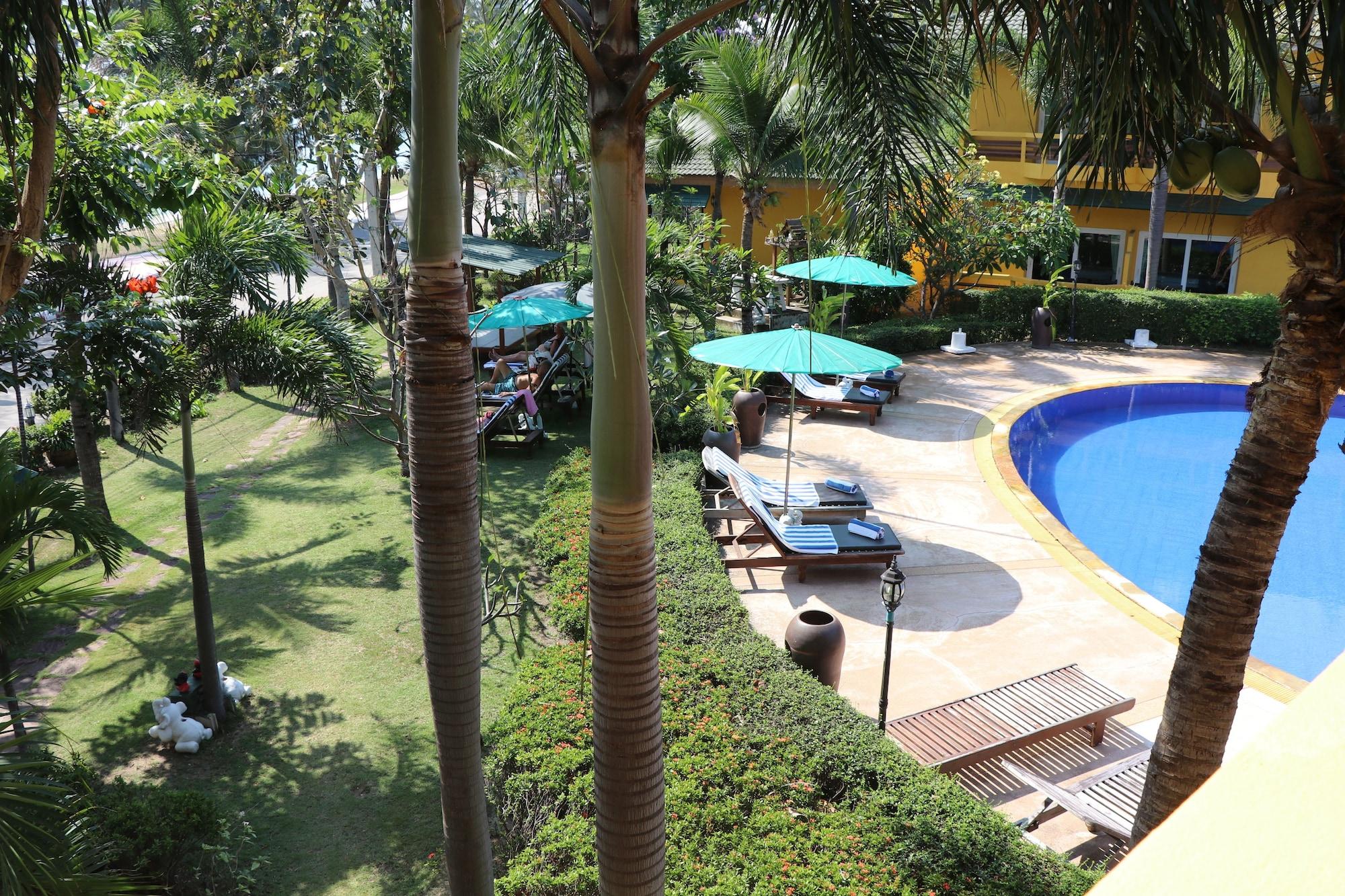 Vista Exterior Bacchus Home Resort
