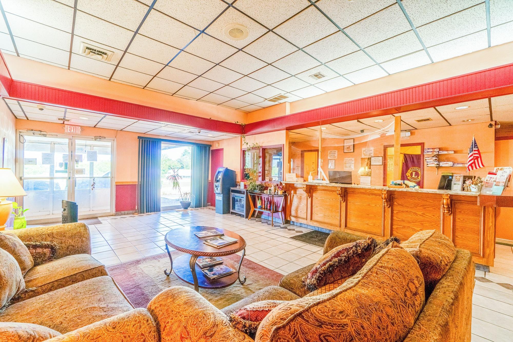 Vista Lobby Castle Inn & Suites by OYO Lawton