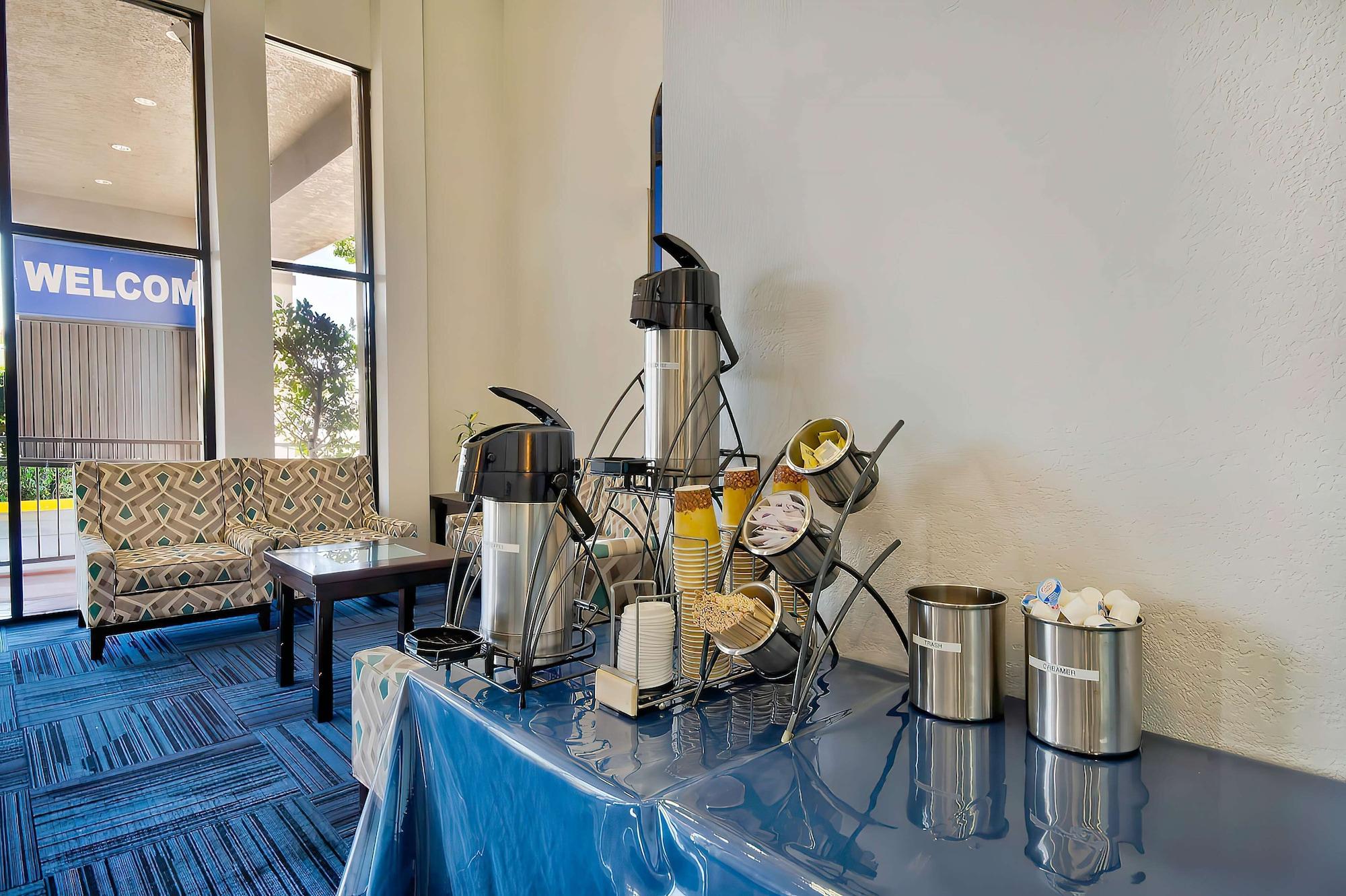Bar/Salón Studio 6 Suites Lawndale, CA – South Bay