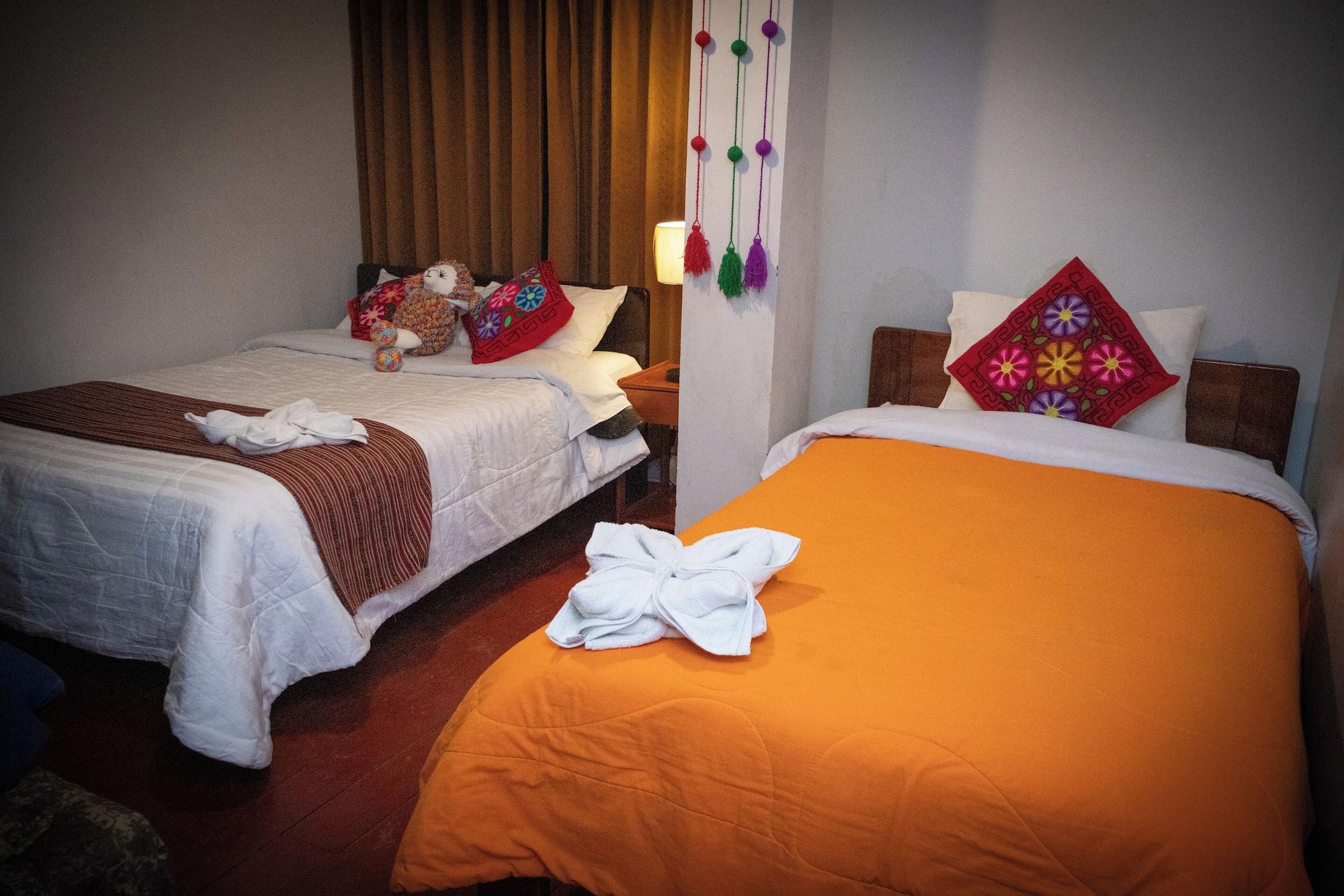 Varios Hostal Keros Inn