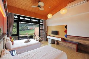 Alojamiento - Applause In The Mountain